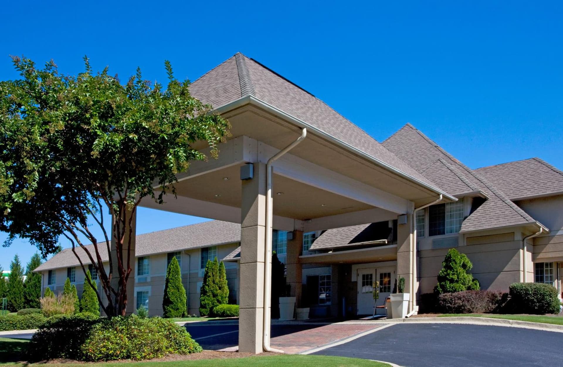 Baymont Inn & Suites by Wyndham Braselton interior in Braselton, GA — gallery photo 2