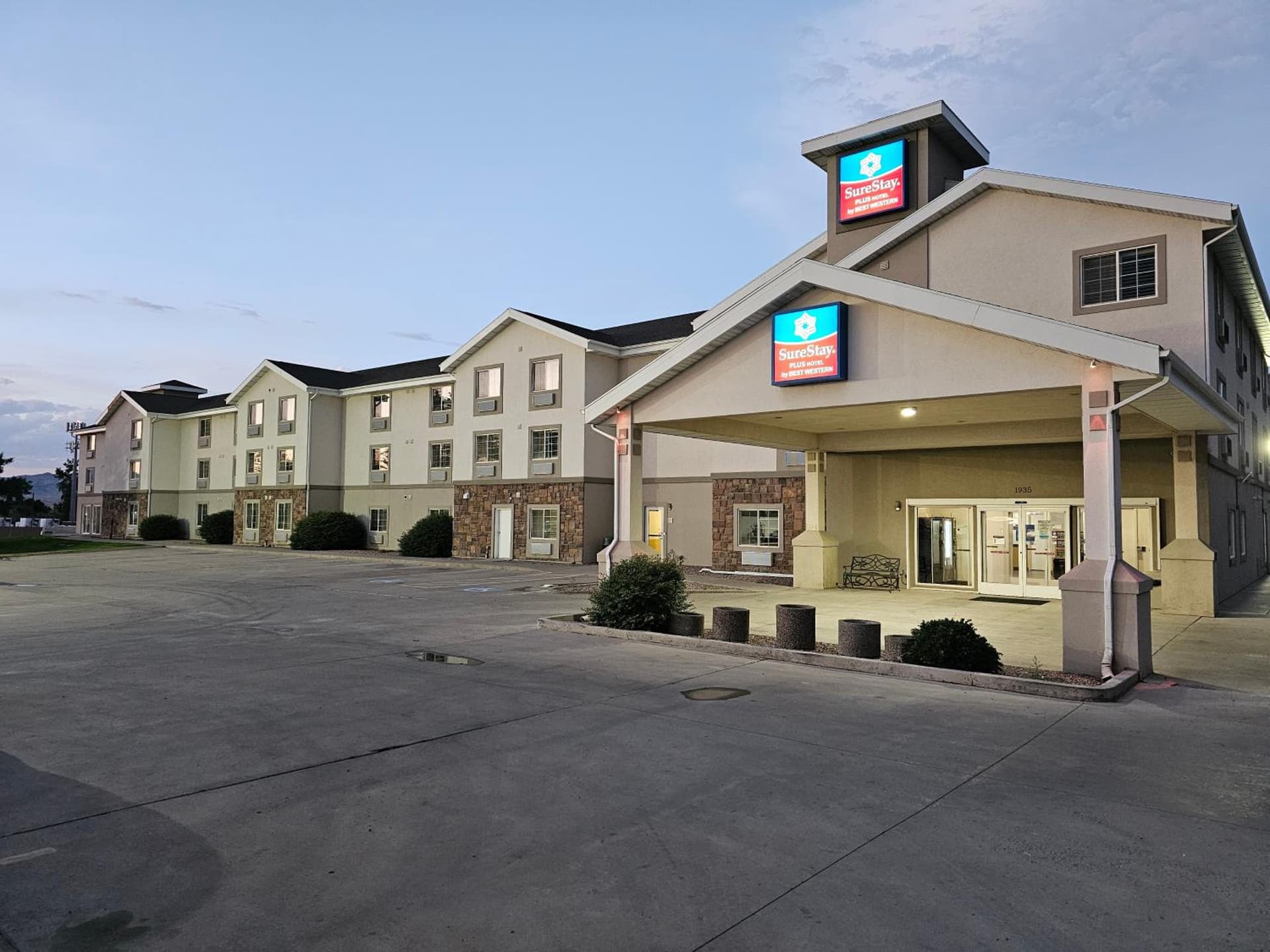 Executive Inn & Suites Extended Stay - Vernal featured exterior or lobby in Vernal, UT — similar hotel