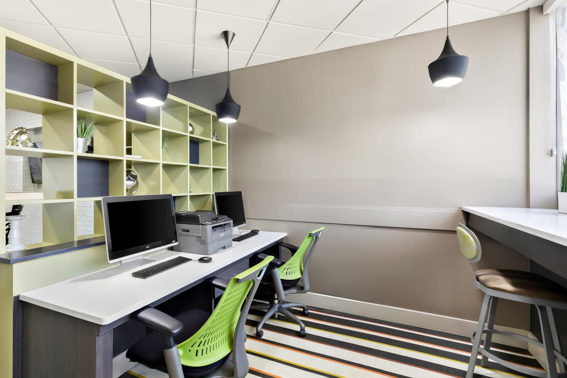 Holiday Inn Express Atlanta Galleria-Ballpark Area by IHG interior in Atlanta, GA — gallery photo 2