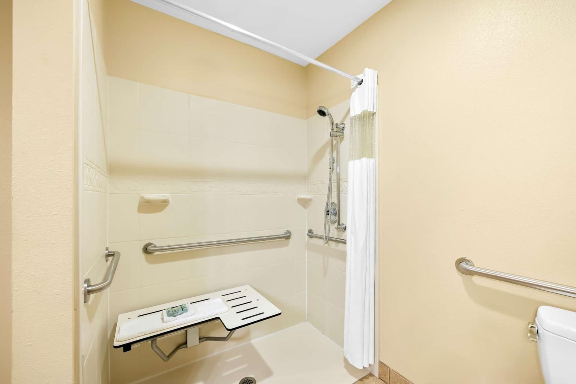 Best Western Coach House interior in Springfield, MO — gallery photo 2
