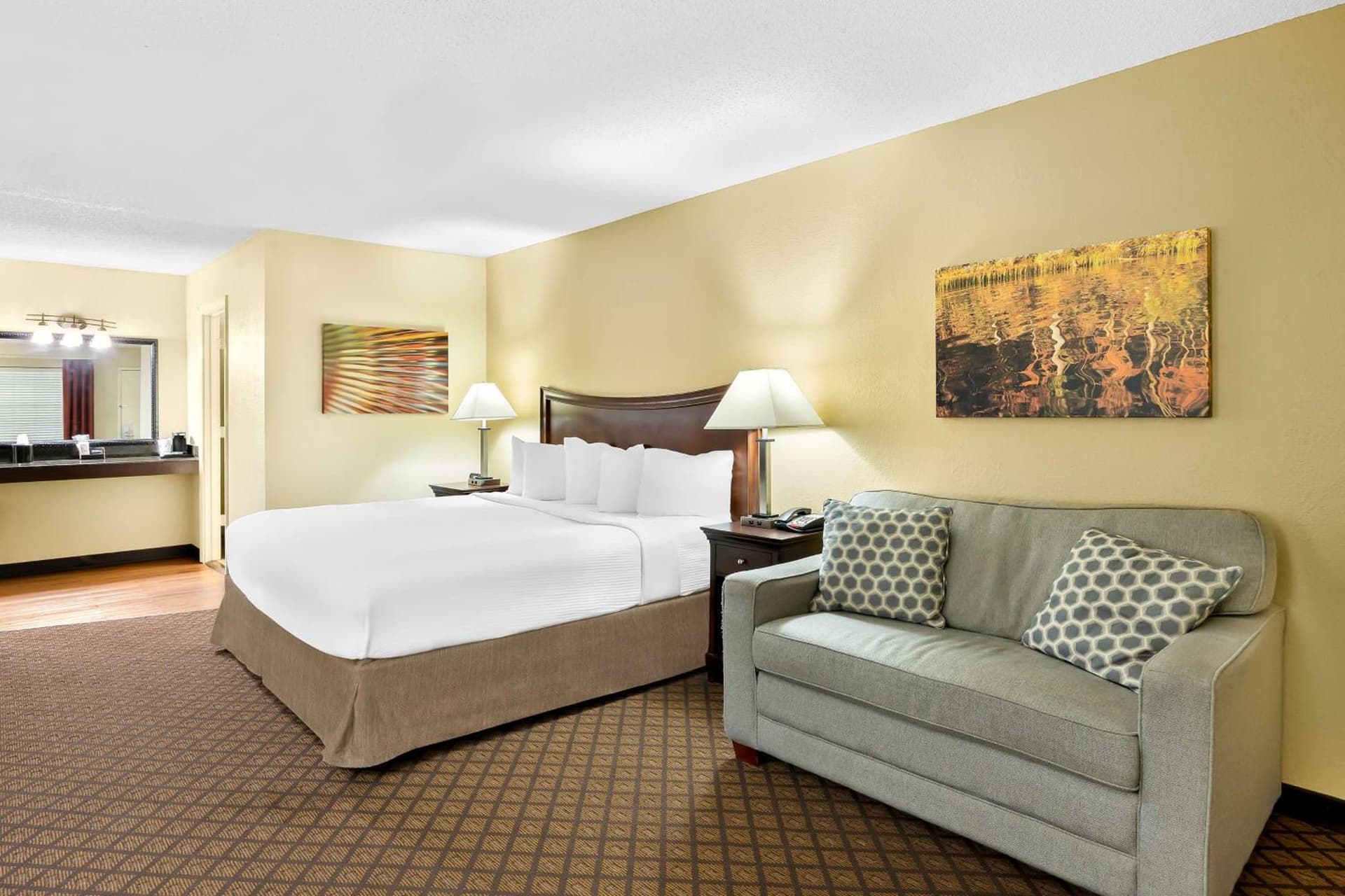 Best Western Coach House gallery photo in Springfield, MO — image 4