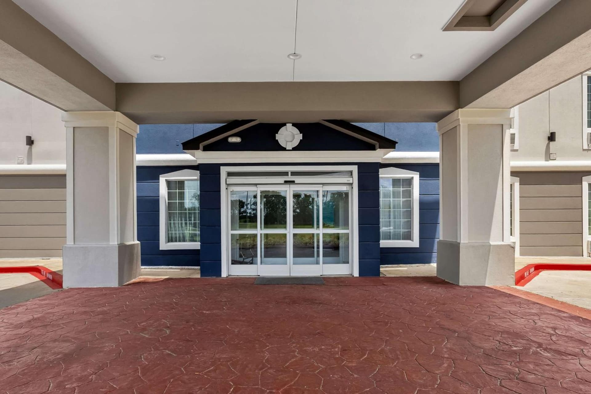 Sonesta Essential La Porte interior in La Porte, TX — gallery photo 2