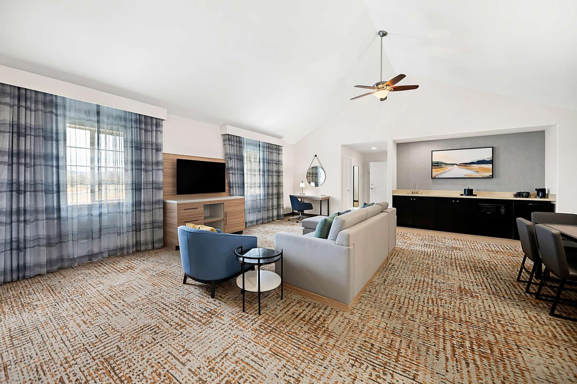 Hampton Inn Morgan Hill interior in Morgan Hill, CA — gallery photo 2