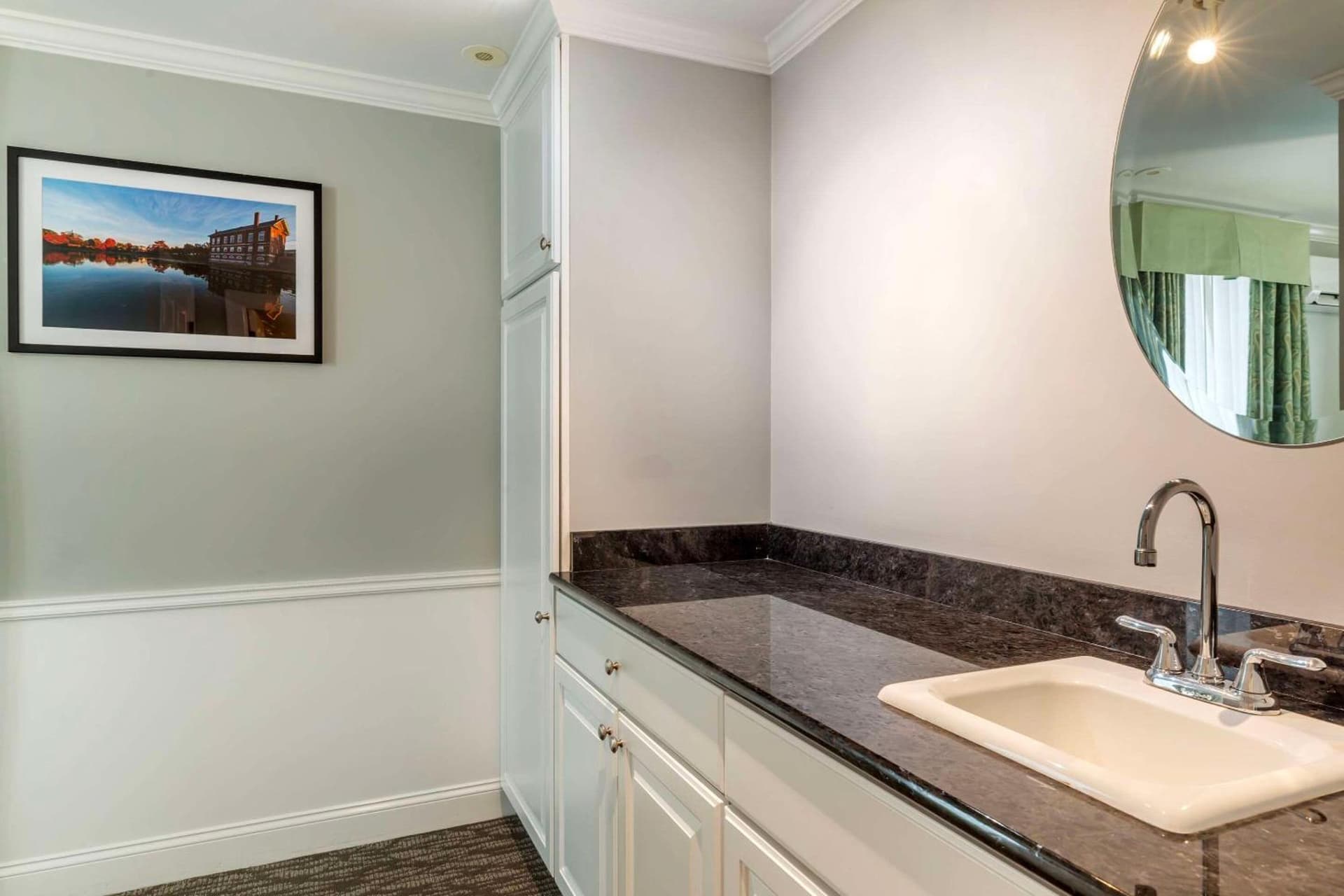 Essex Street Inn & Suites, an Ascend Collection Hotel gallery photo in Newburyport, MA — image 91