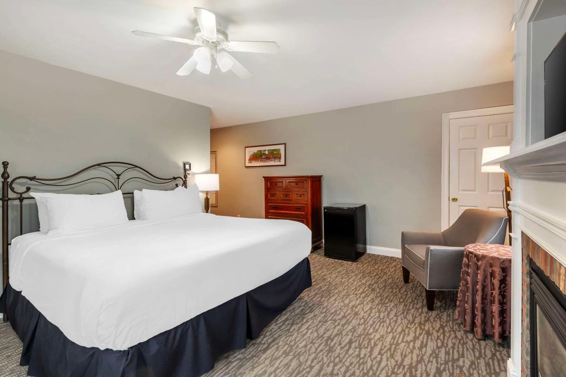 Essex Street Inn & Suites, an Ascend Collection Hotel gallery photo in Newburyport, MA — image 52