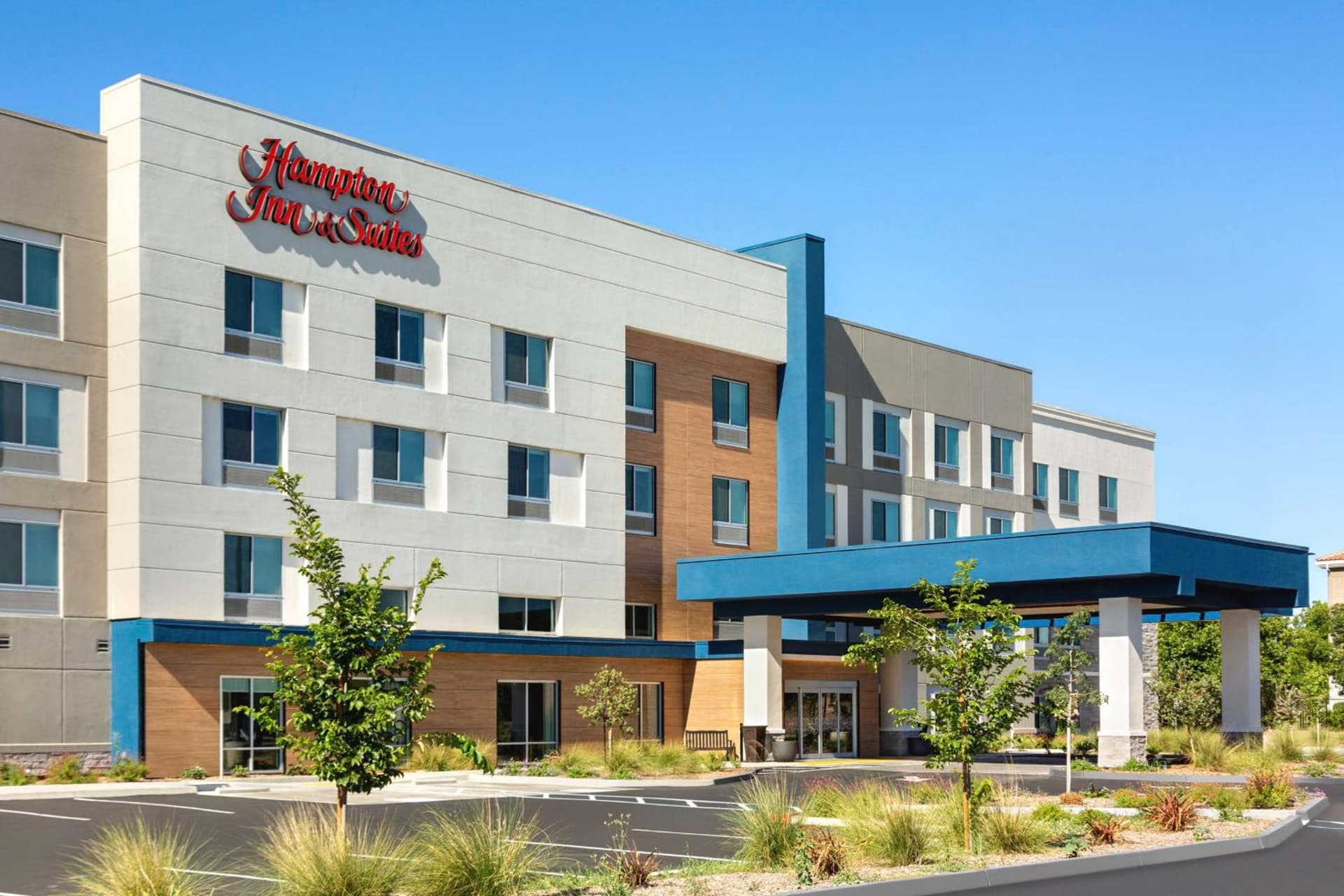 Hampton Inn & Suites Oroville interior in Oroville, CA — gallery photo 2
