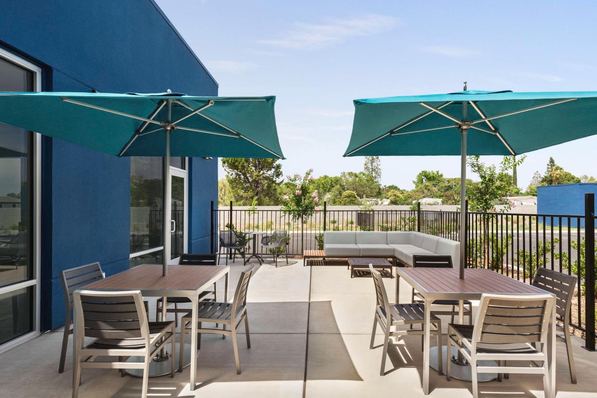 Hampton Inn & Suites Oroville property views in Oroville, CA — gallery photo 3