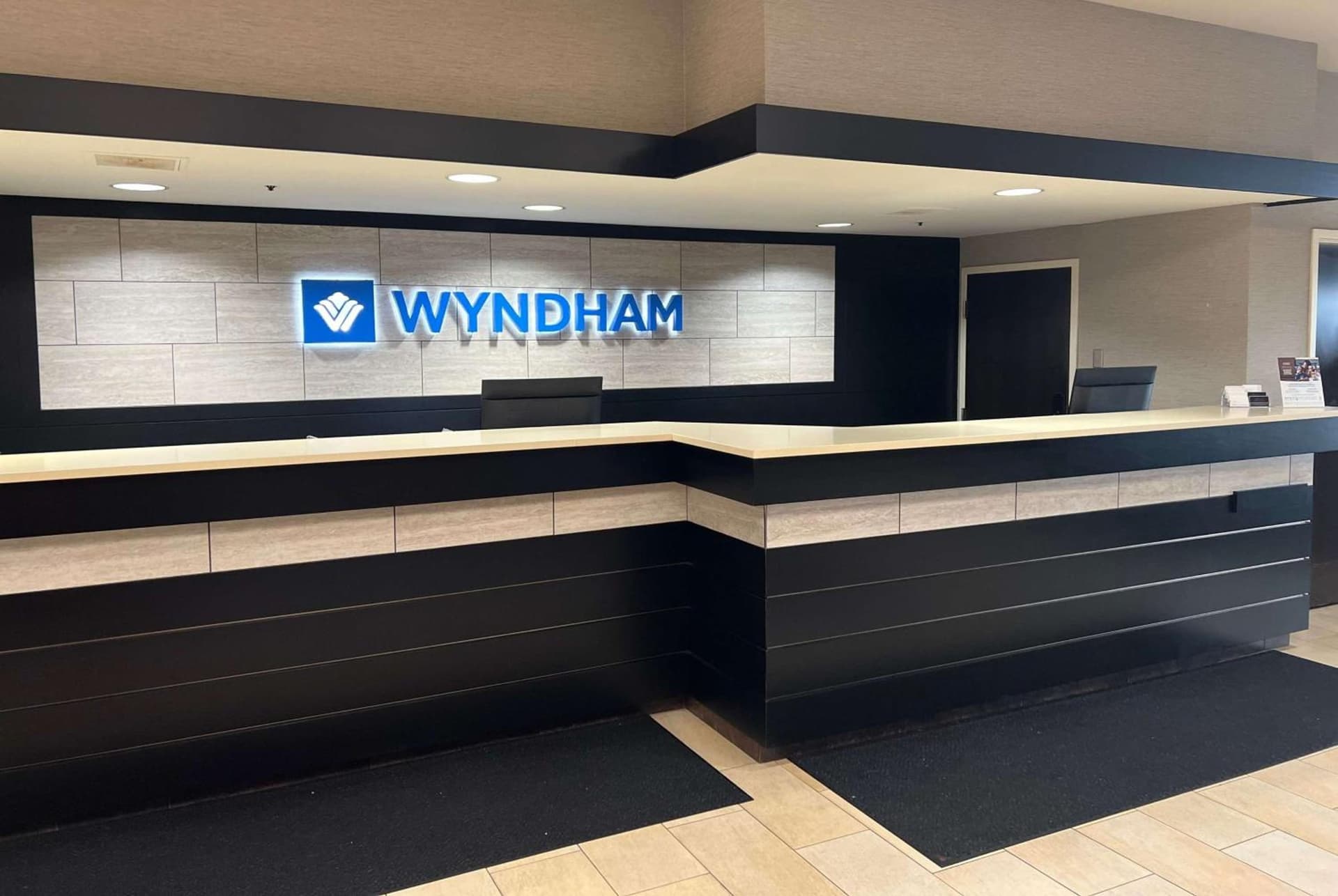 Wyndham Minneapolis South Burnsville interior in Burnsville, MN — gallery photo 2