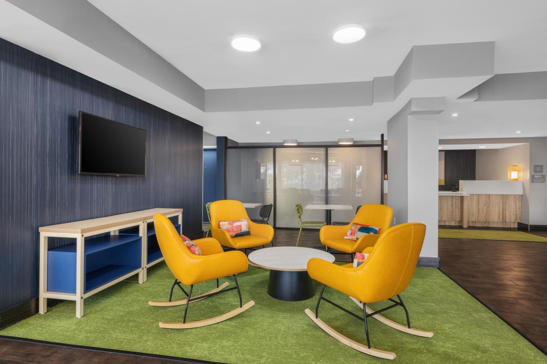 Spark by Hilton Bakersfield Central interior in Bakersfield, CA — gallery photo 2