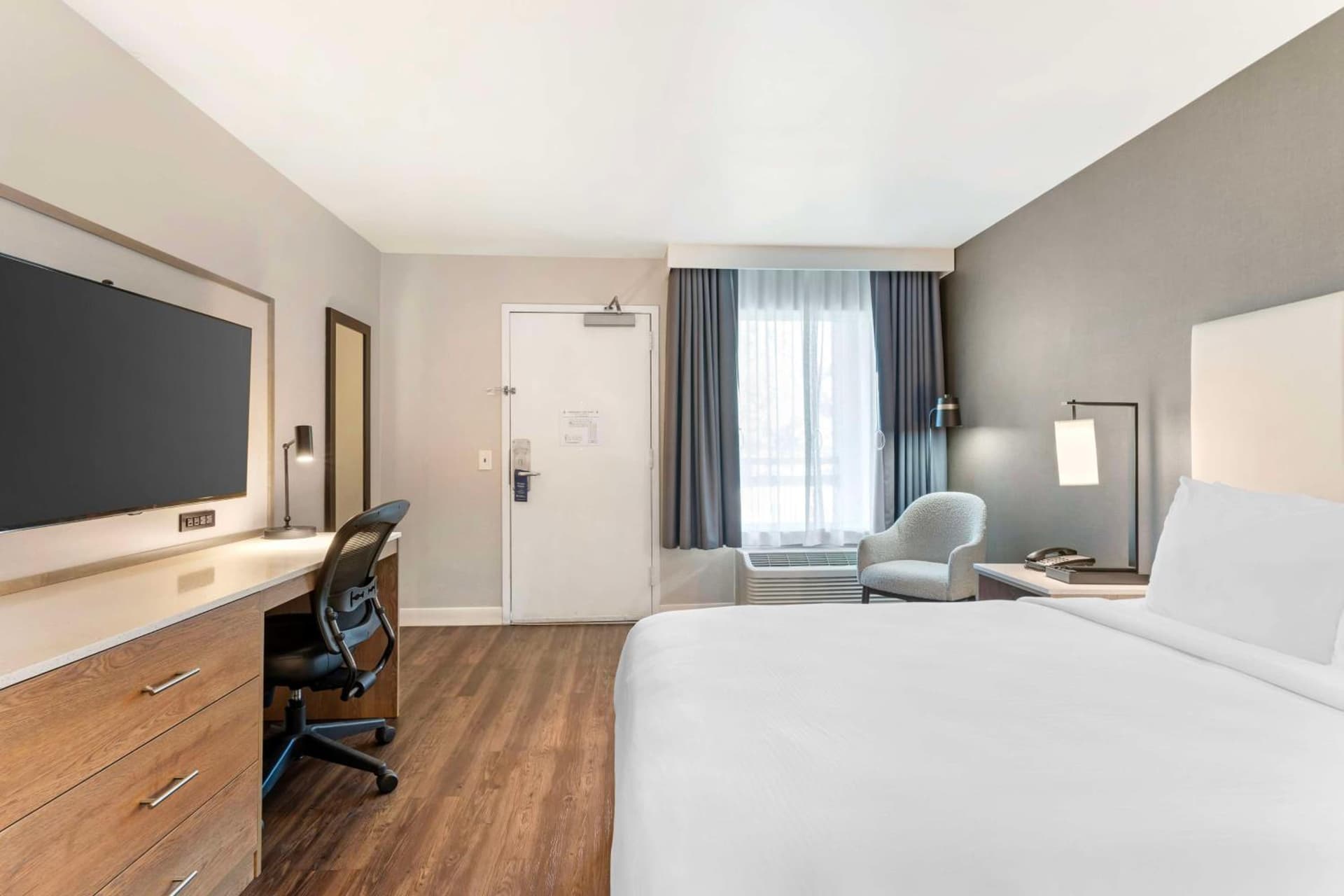 Best Western Plus Rancho Cordova Inn interior in Rancho Cordova, CA — gallery photo 2