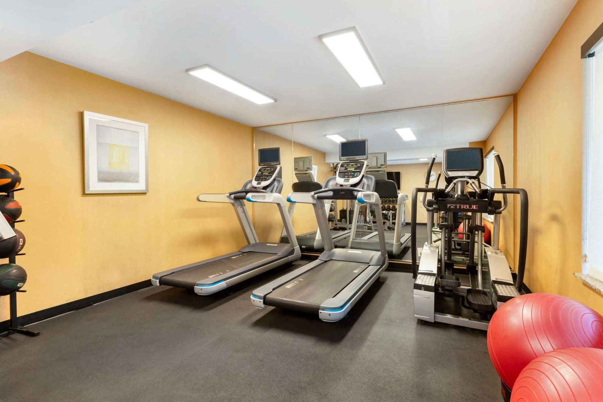 Best Western Plus Rancho Cordova Inn gallery photo in Rancho Cordova, CA — image 59