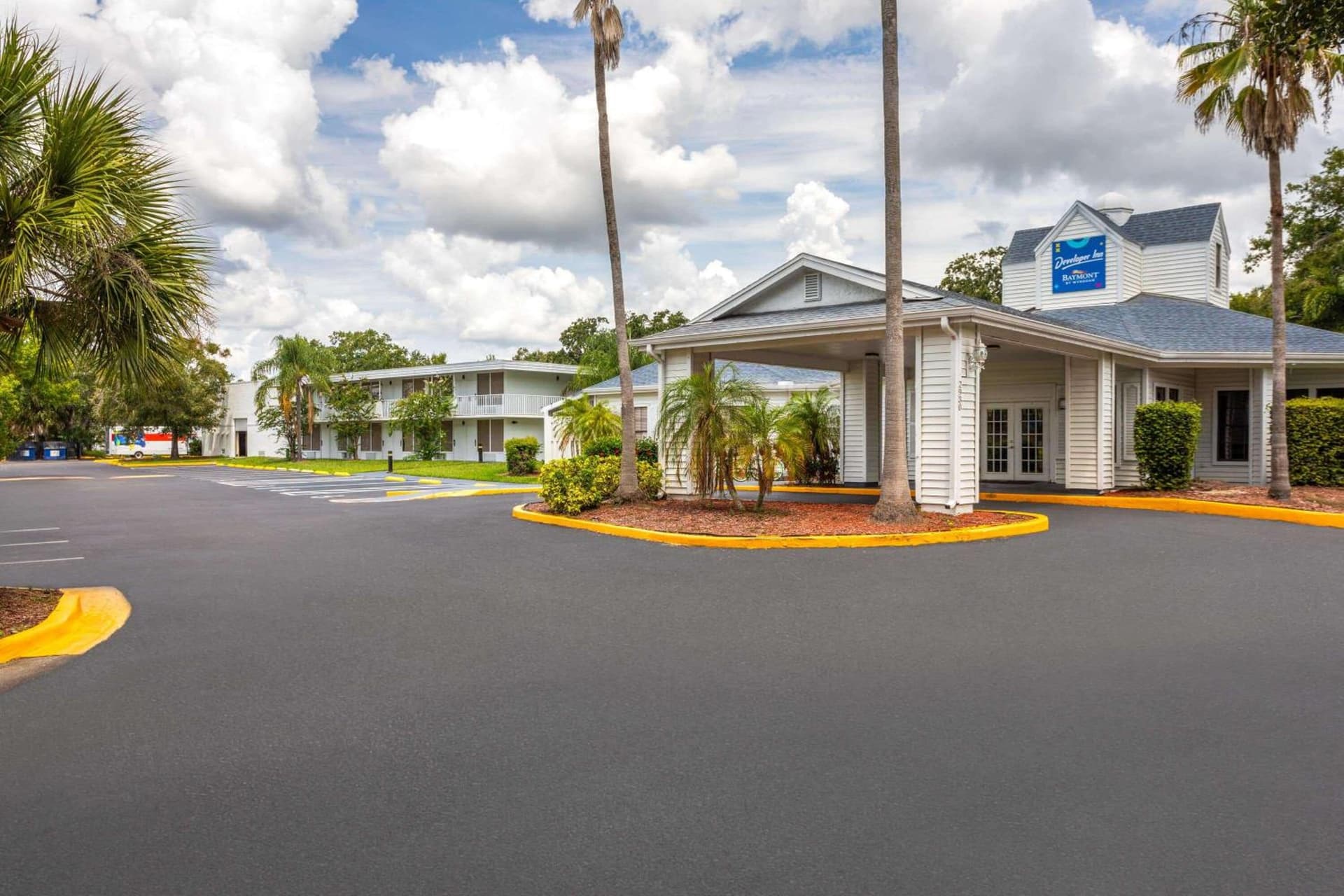 Baymont by Wyndham Orlando Lake Buena Vista South interior in Kissimmee, FL — gallery photo 2
