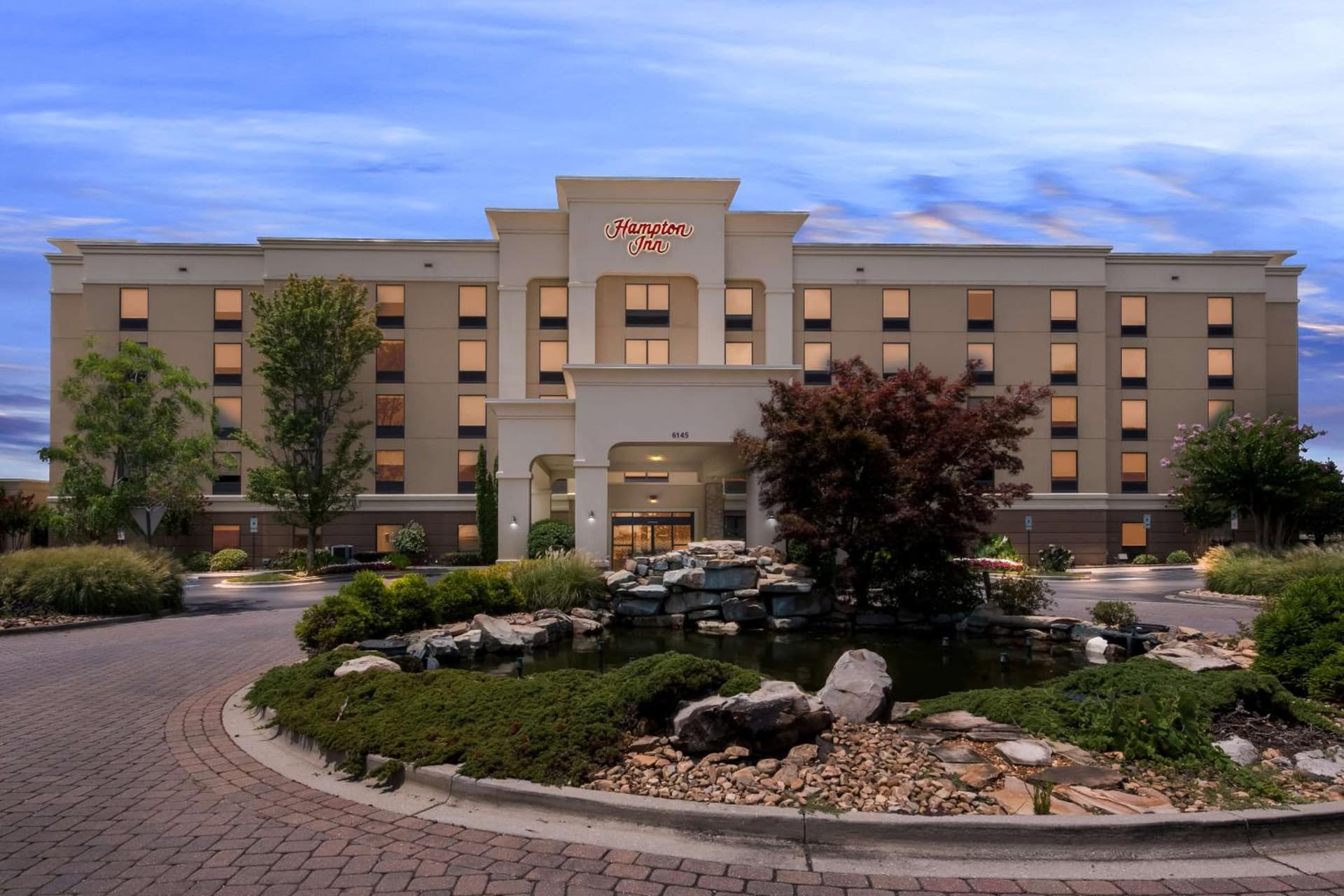 Hampton Inn Chattanooga-North interior in Chattanooga, TN — gallery photo 2