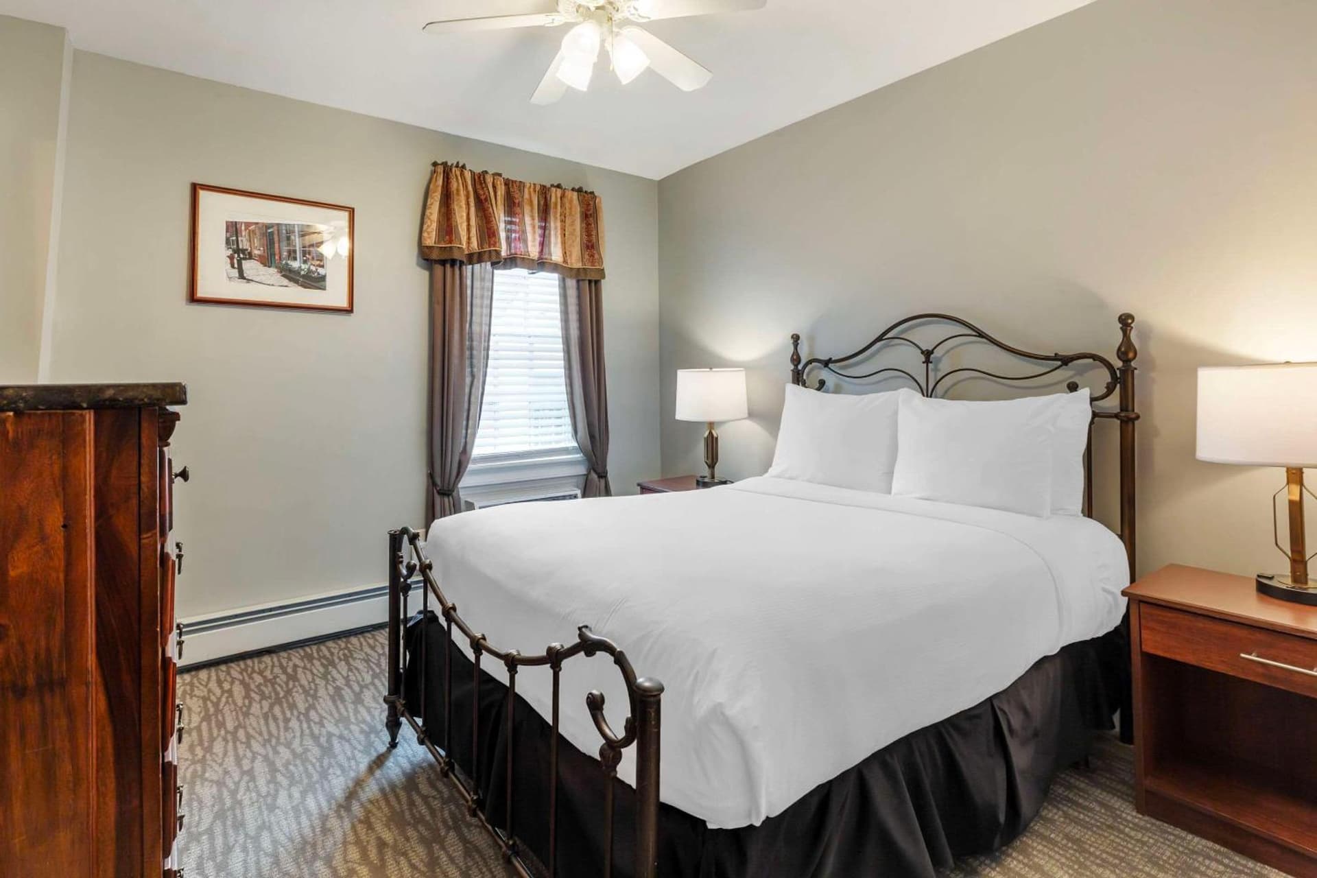 Essex Street Inn & Suites, an Ascend Collection Hotel gallery photo in Newburyport, MA — image 88