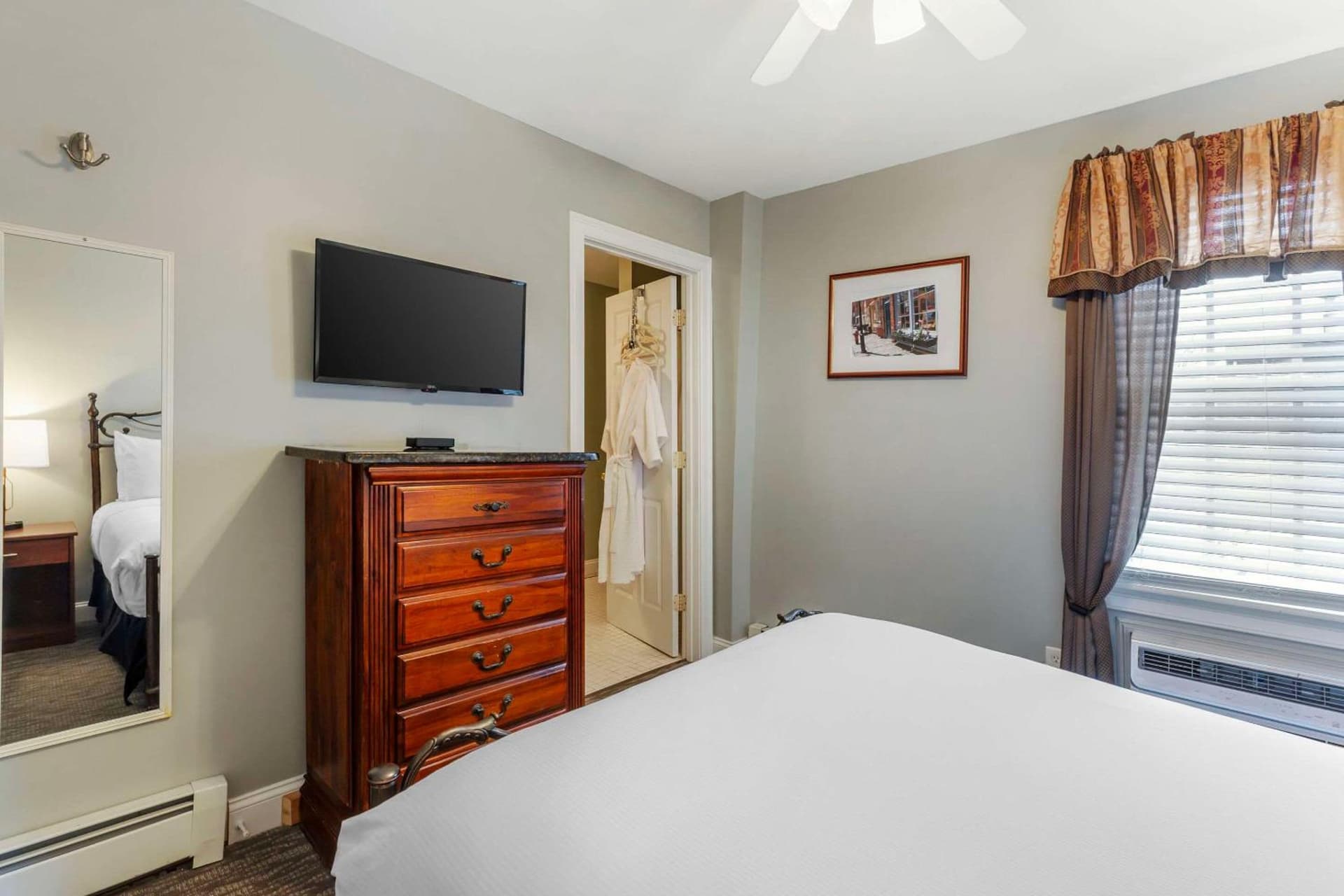 Essex Street Inn & Suites, an Ascend Collection Hotel gallery photo in Newburyport, MA — image 6