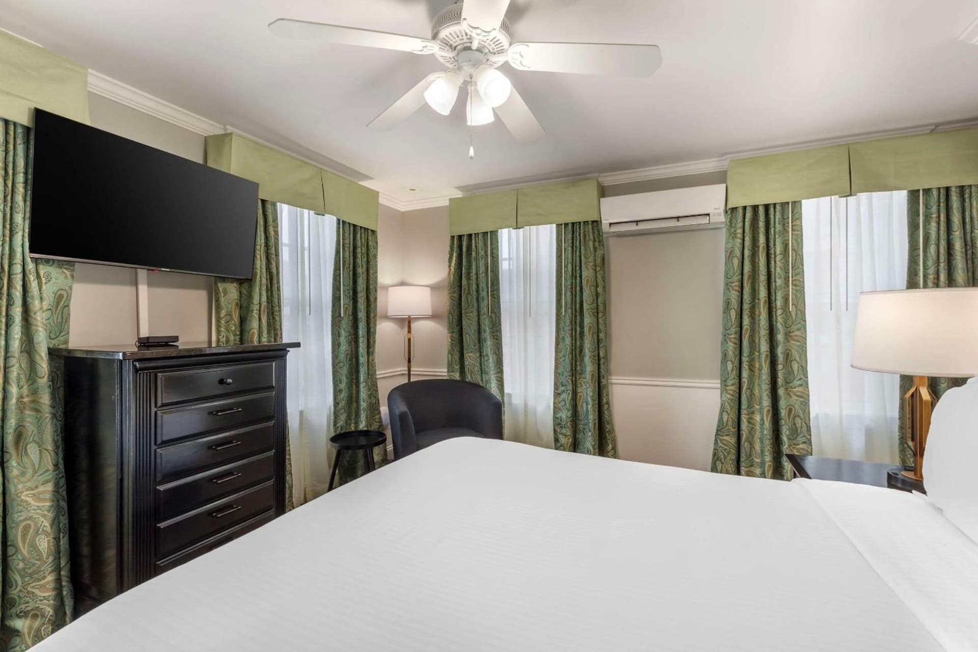 Essex Street Inn & Suites, an Ascend Collection Hotel gallery photo in Newburyport, MA — image 71