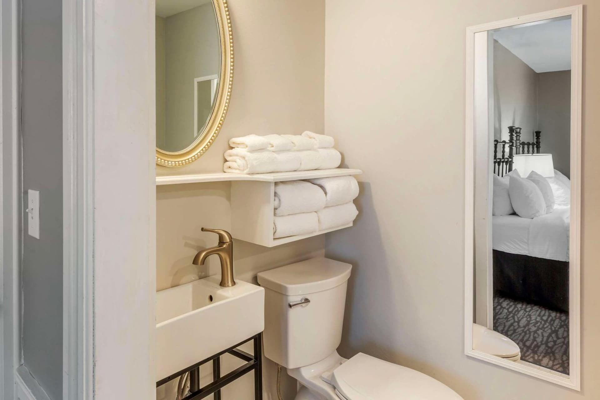 Essex Street Inn & Suites, an Ascend Collection Hotel gallery photo in Newburyport, MA — image 49