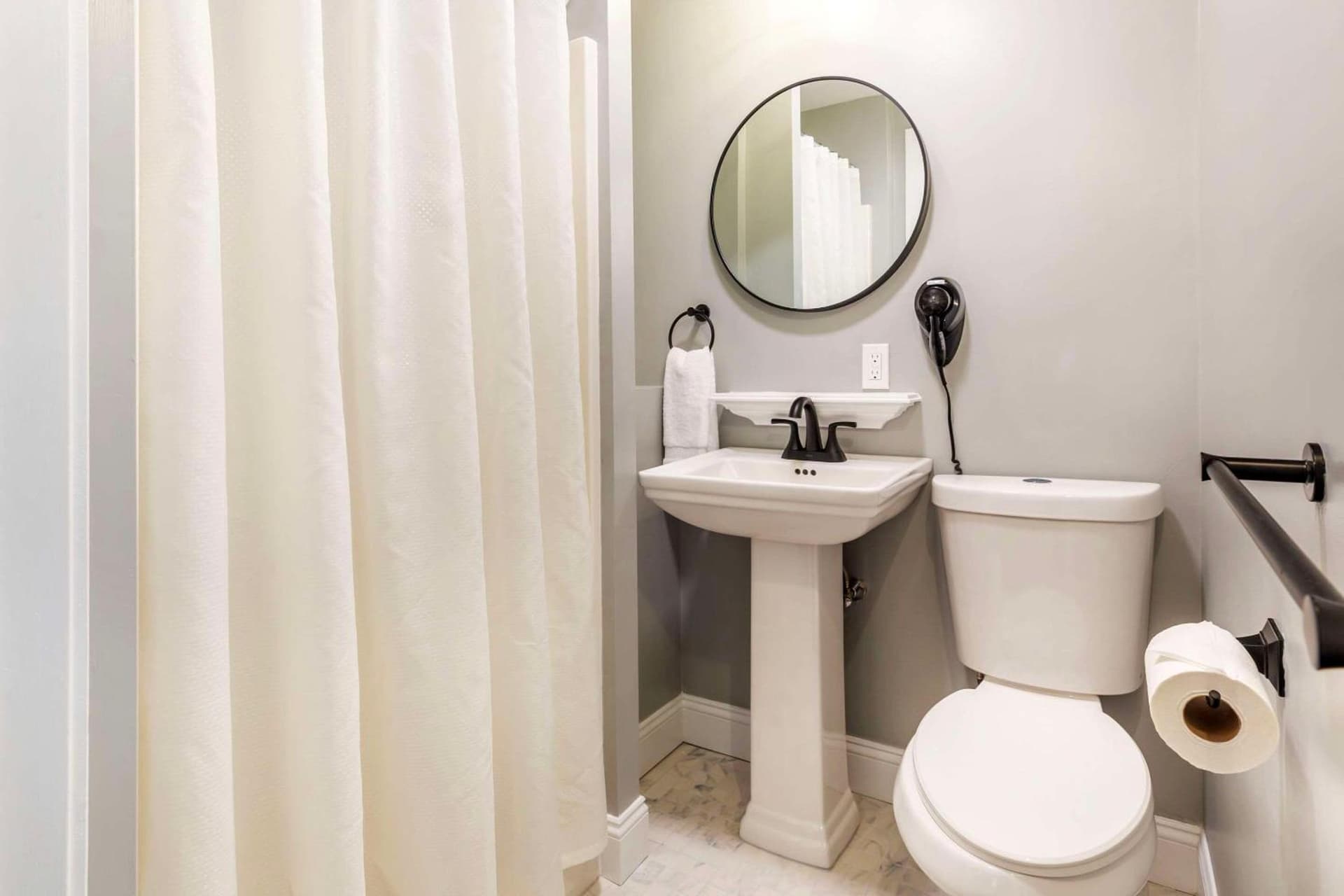 Essex Street Inn & Suites, an Ascend Collection Hotel gallery photo in Newburyport, MA — image 60