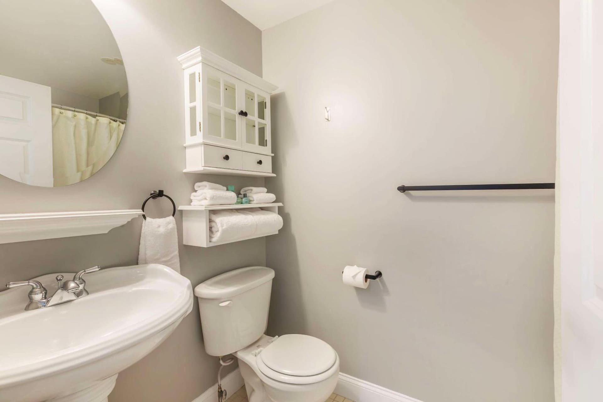 Essex Street Inn & Suites, an Ascend Collection Hotel gallery photo in Newburyport, MA — image 87
