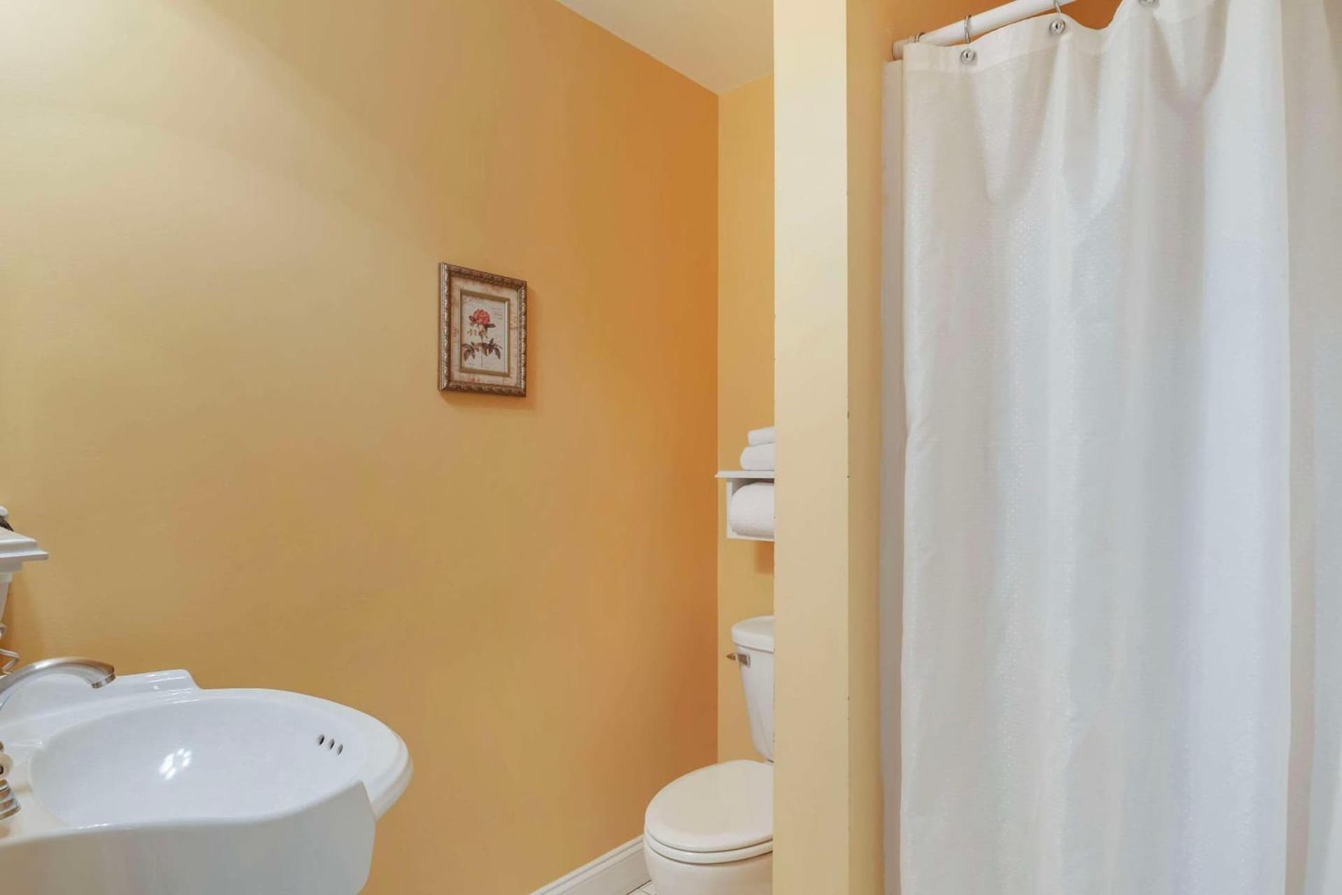 Essex Street Inn & Suites, an Ascend Collection Hotel gallery photo in Newburyport, MA — image 36