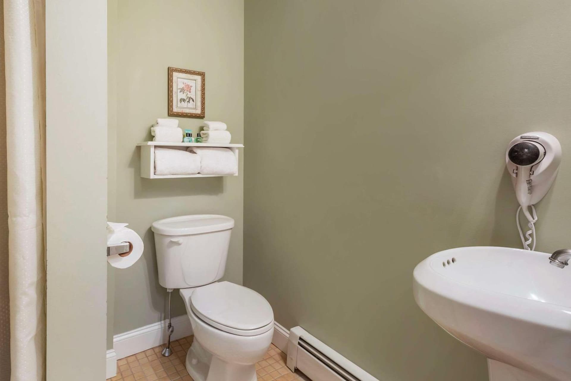 Essex Street Inn & Suites, an Ascend Collection Hotel gallery photo in Newburyport, MA — image 77