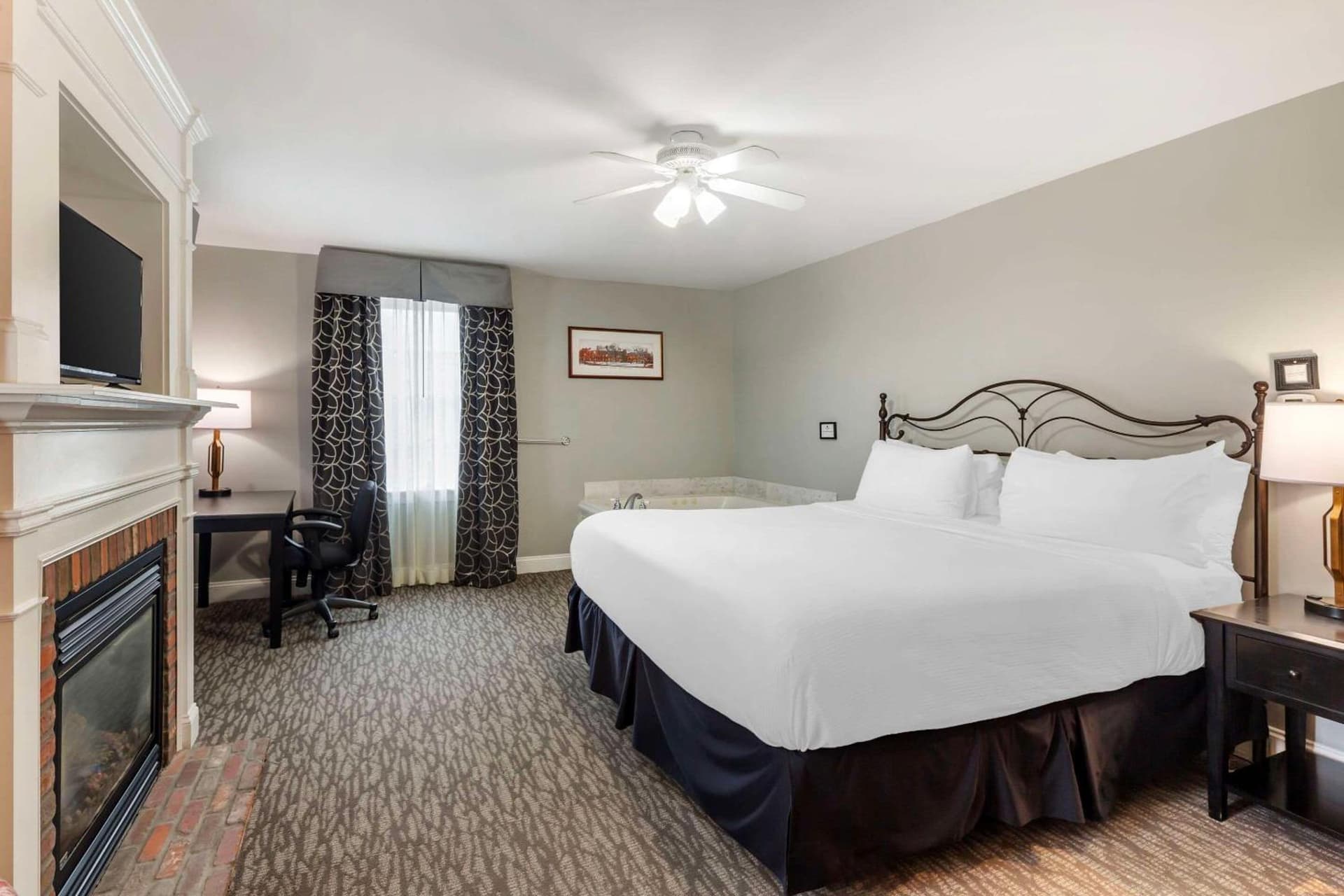 Essex Street Inn & Suites, an Ascend Collection Hotel gallery photo in Newburyport, MA — image 65
