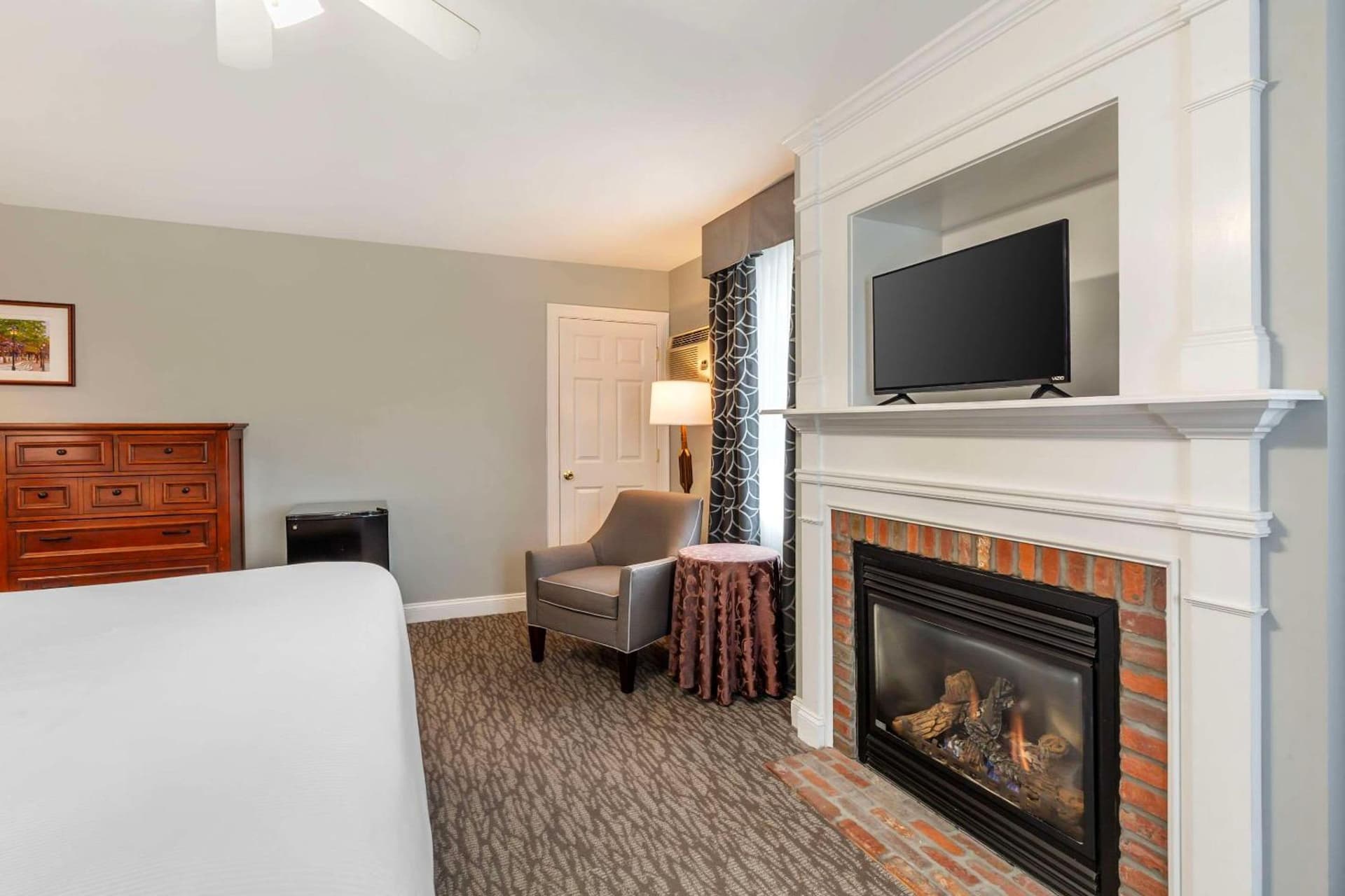 Essex Street Inn & Suites, an Ascend Collection Hotel gallery photo in Newburyport, MA — image 101