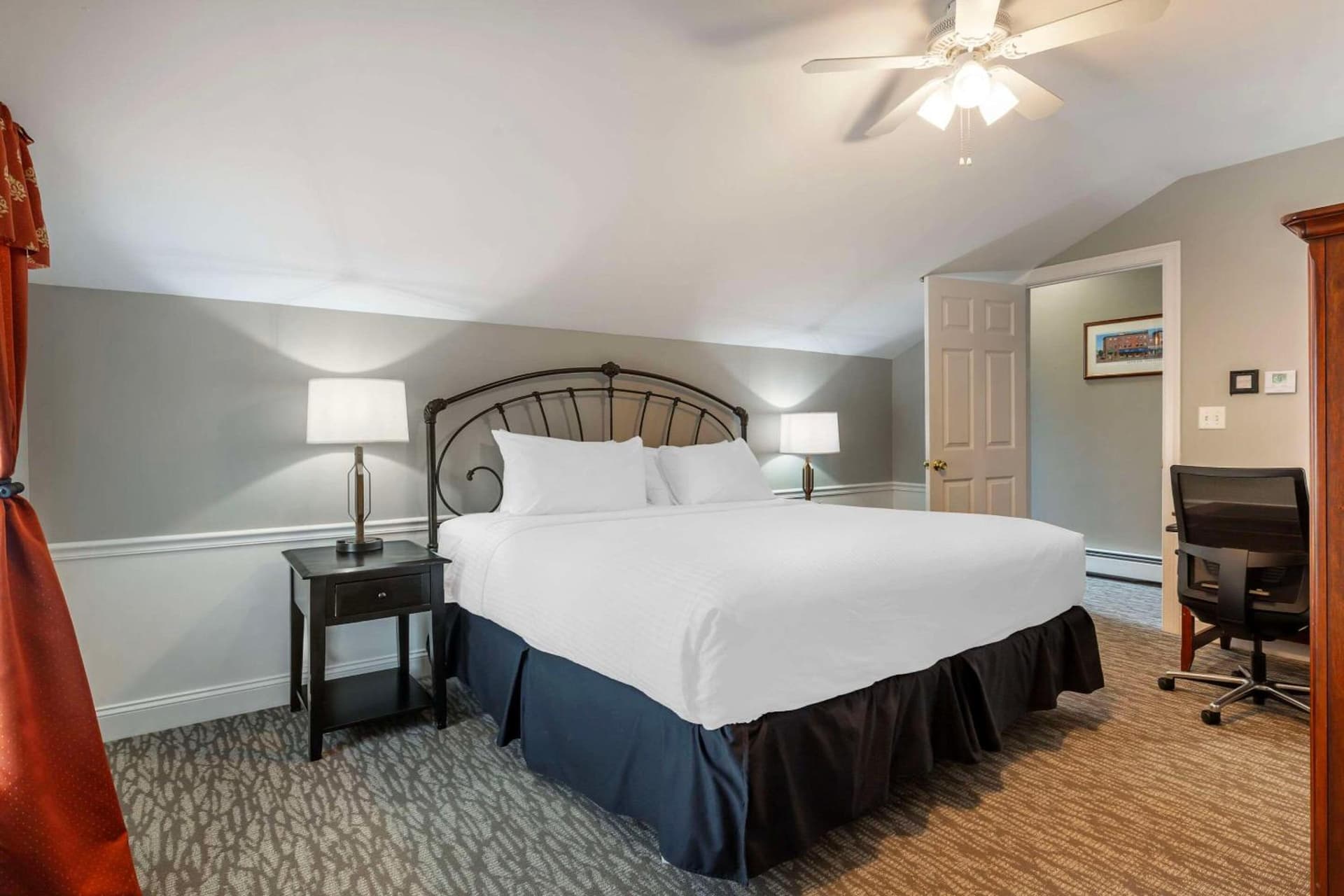 Essex Street Inn & Suites, an Ascend Collection Hotel interior in Newburyport, MA — gallery photo 2