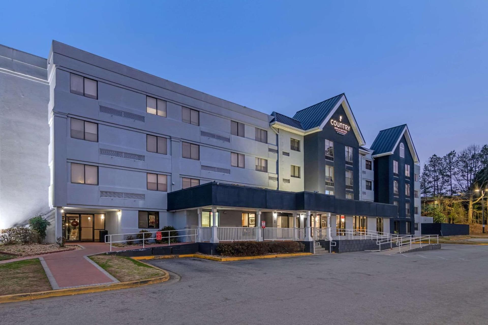 Country Inn & Suites by Radisson, Atlanta Airport South, GA interior in Atlanta, GA — gallery photo 2