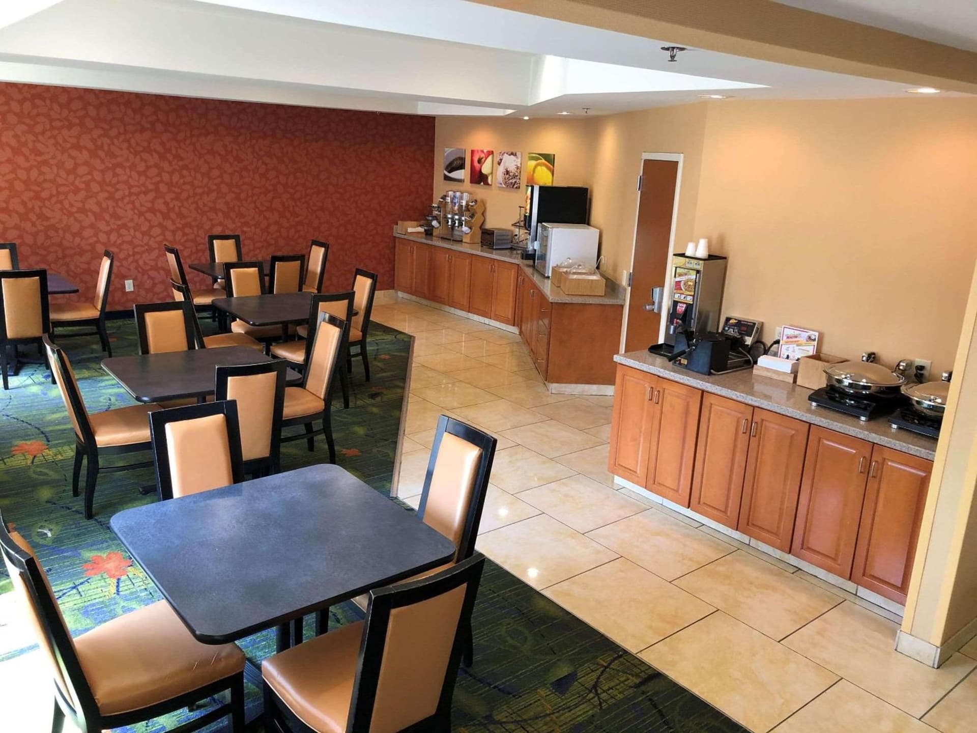 Country Inn & Suites by Radisson, Fayetteville I-95, NC interior in Fayetteville, NC — gallery photo 2