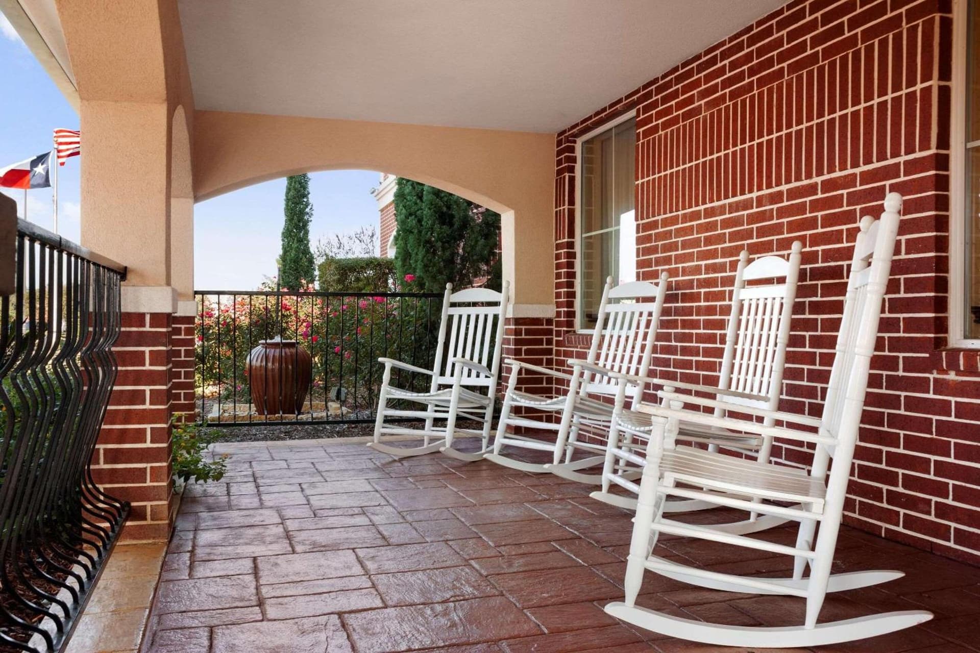Country Inn & Suites by Radisson, College Station, TX interior in College Station, TX — gallery photo 2