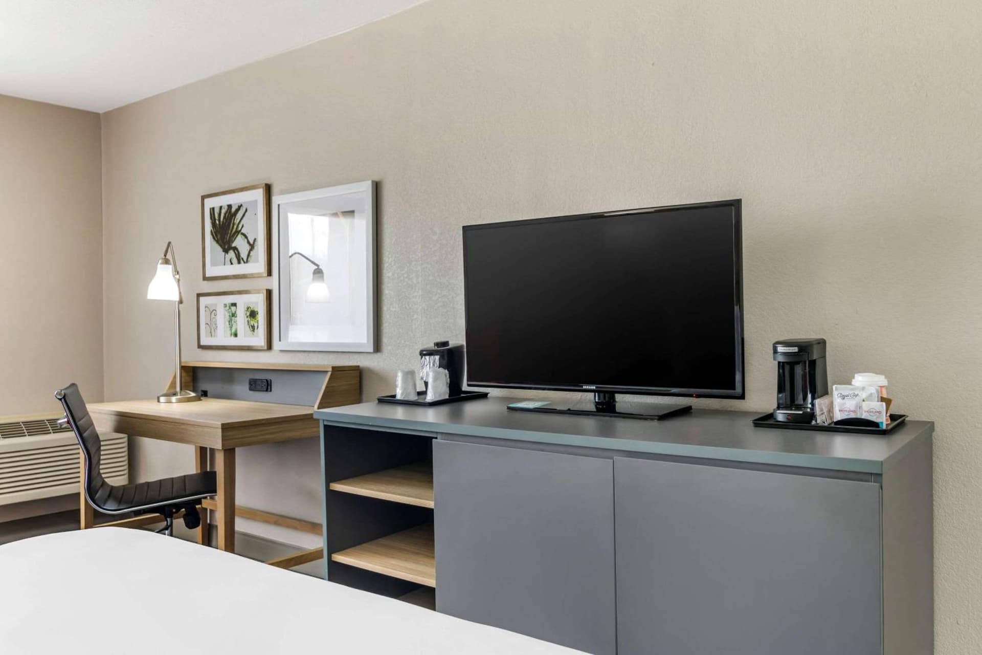 Country Inn & Suites by Radisson, Atlanta Airport South, GA gallery photo in Atlanta, GA — image 7