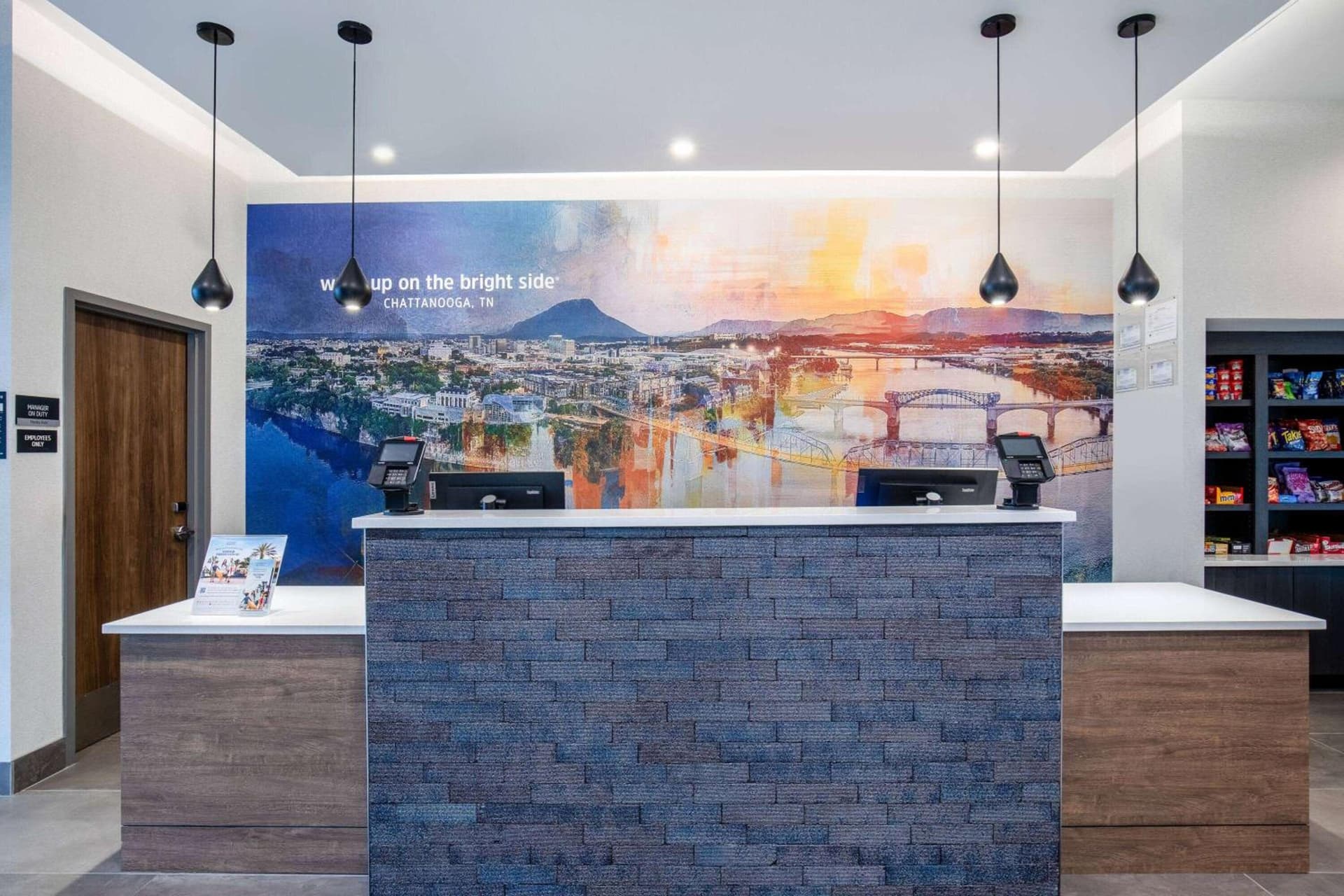 La Quinta Inn & Suites by Wyndham Chattanooga Downtown/South property views in Chattanooga, TN — gallery photo 3