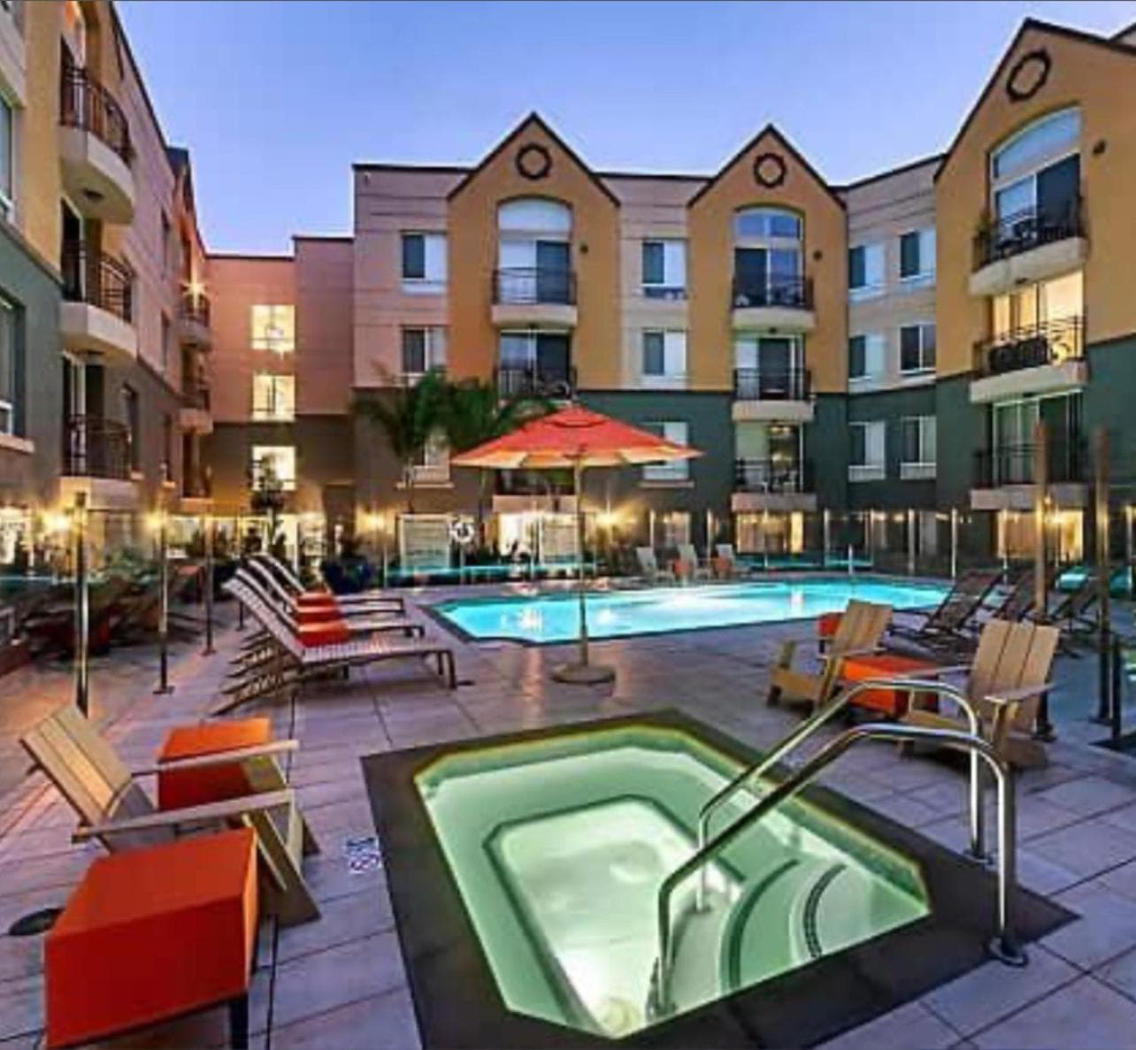 the reve appartment marina 2 bedrooms with swimming pool free parking featured exterior or lobby in Los Angeles, CA — similar hotel