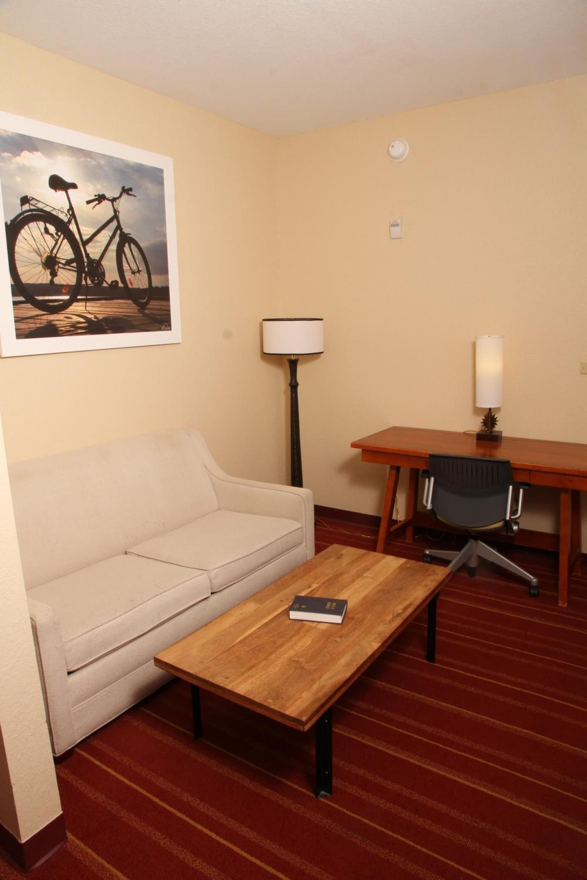 Days Inn by Wyndham Semmes Mobile interior in Mobile, AL — gallery photo 2