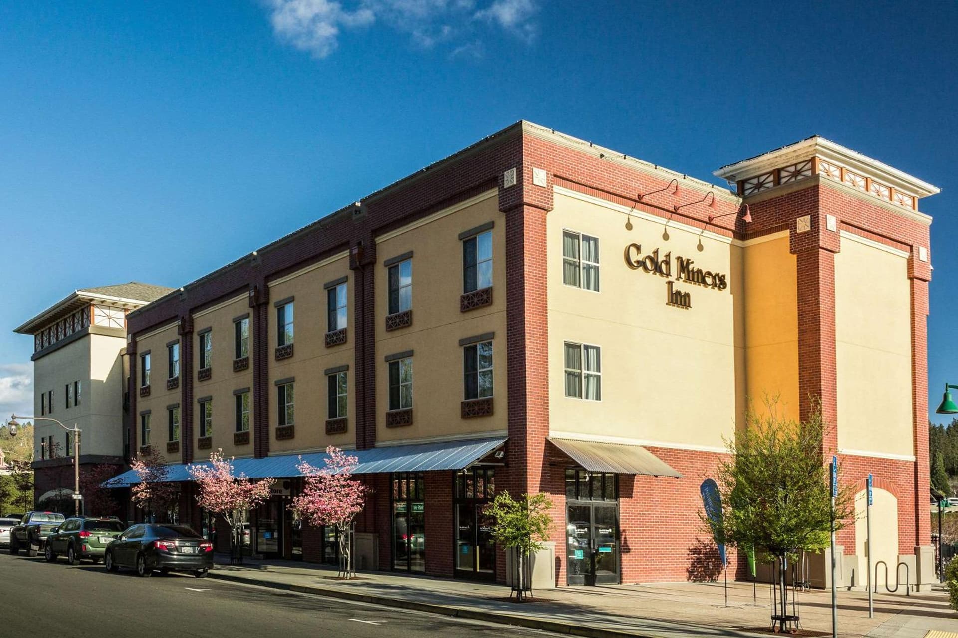 Gold Miners Inn Grass Valley, an Ascend Collection Hotel interior in Grass Valley, CA — gallery photo 2