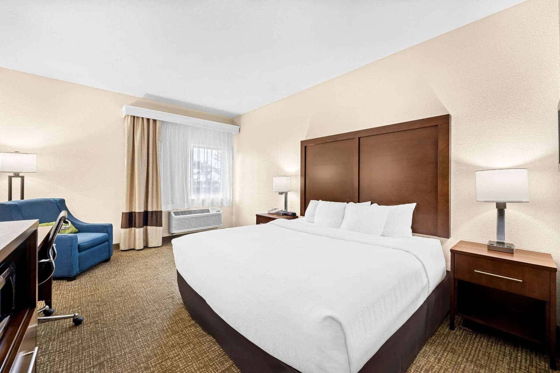 Comfort Inn & Suites Pueblo gallery photo in Pueblo, CO — image 60