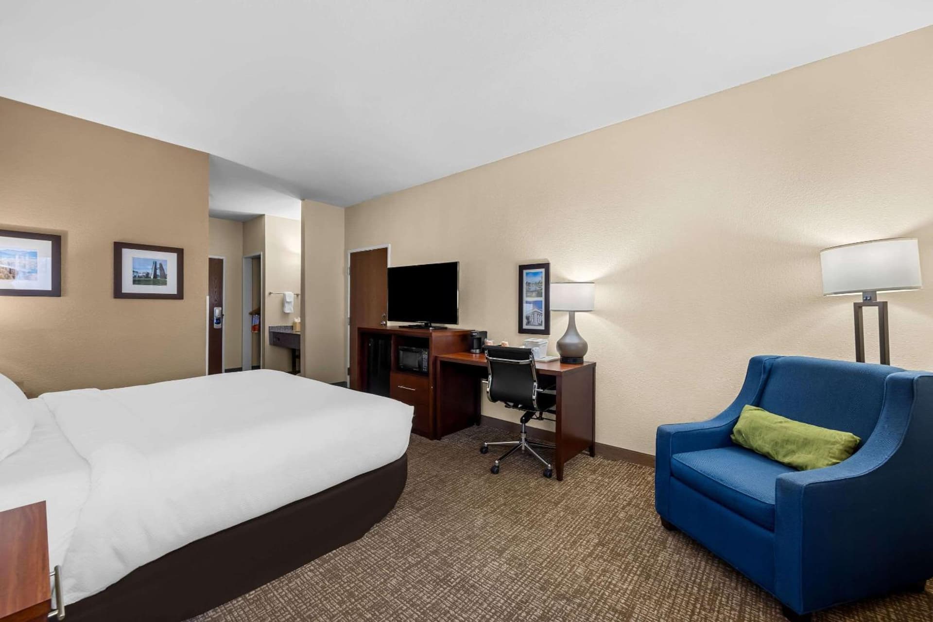 Comfort Inn & Suites Pueblo gallery photo in Pueblo, CO — image 26