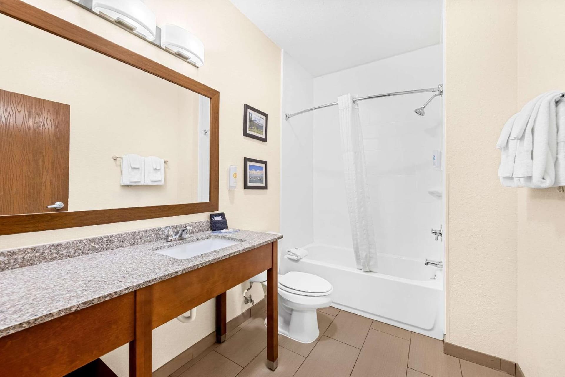 Comfort Inn & Suites Pueblo gallery photo in Pueblo, CO — image 75
