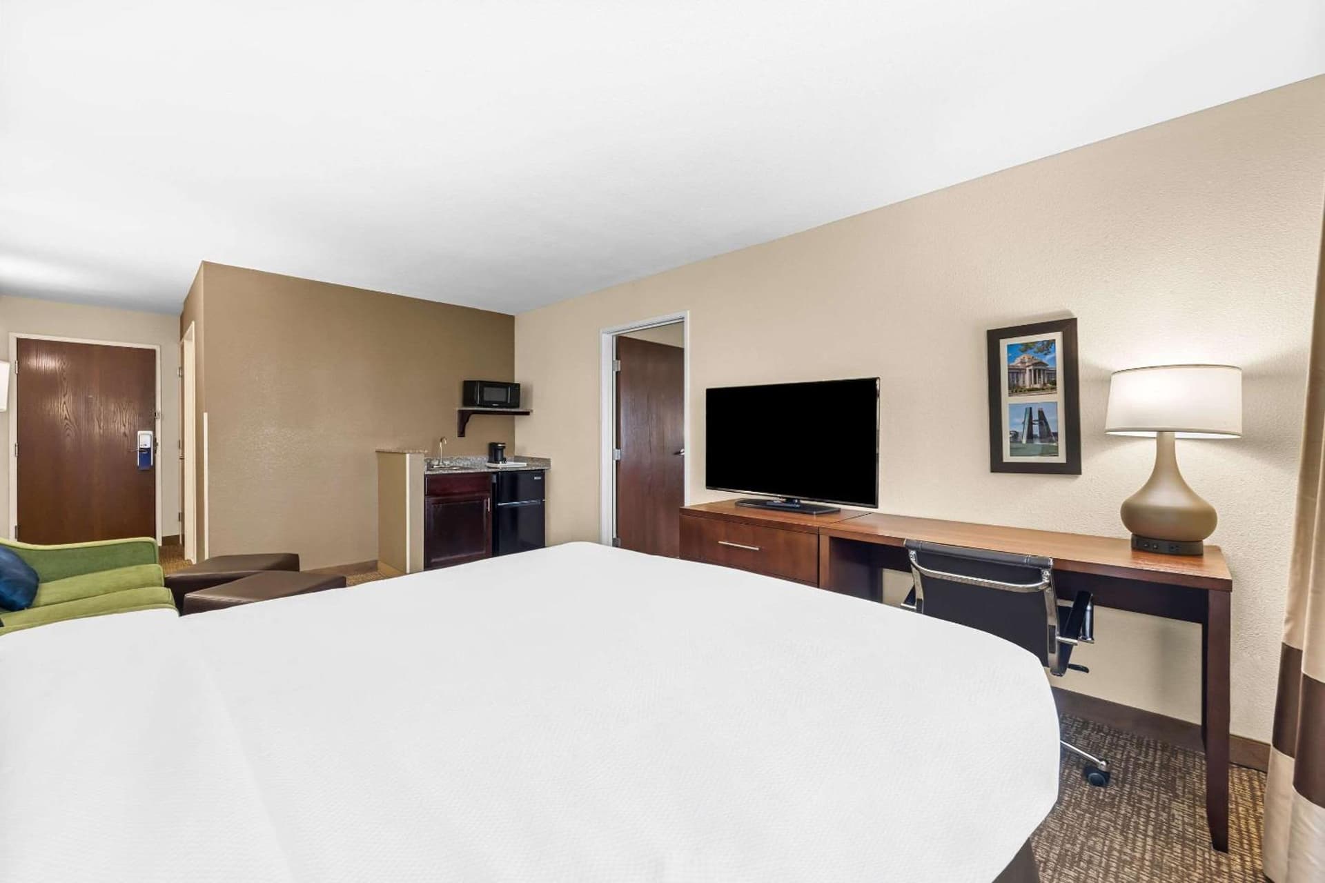 Comfort Inn & Suites Pueblo gallery photo in Pueblo, CO — image 8