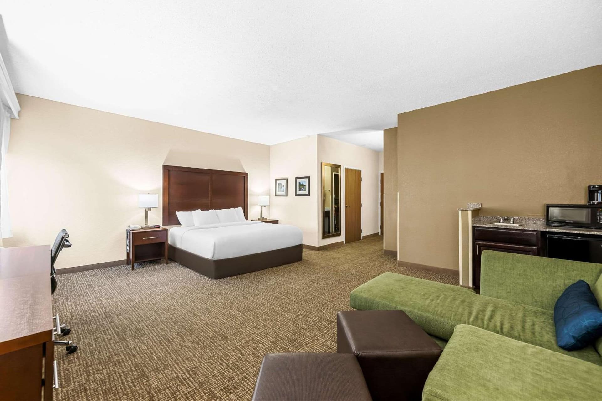Comfort Inn & Suites Pueblo gallery photo in Pueblo, CO — image 47