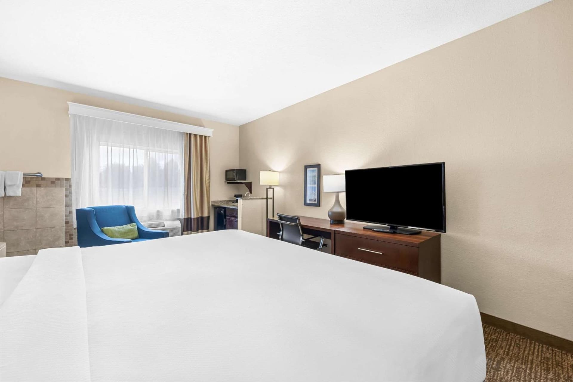 Comfort Inn & Suites Pueblo gallery photo in Pueblo, CO — image 35
