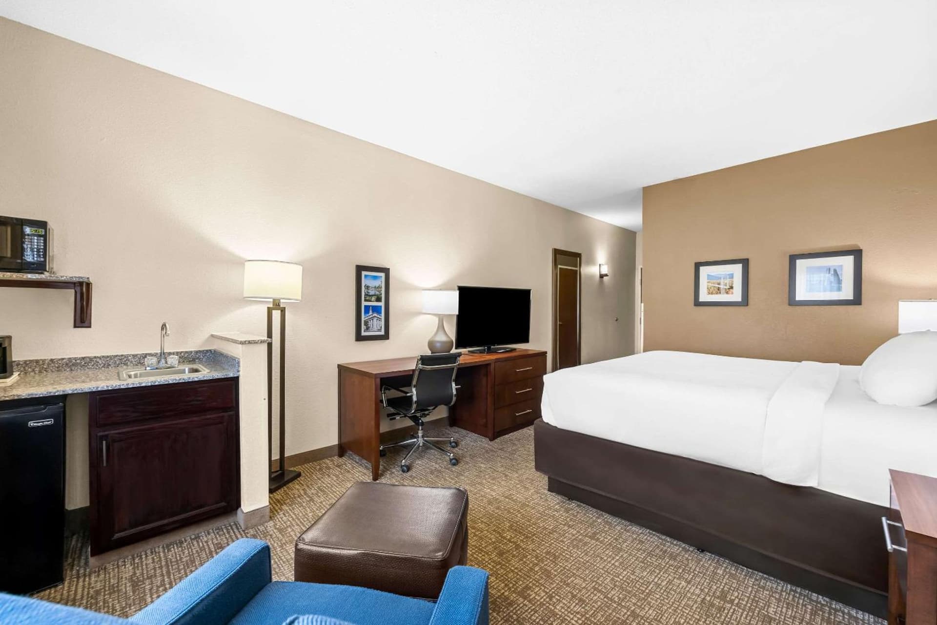 Comfort Inn & Suites Pueblo gallery photo in Pueblo, CO — image 16