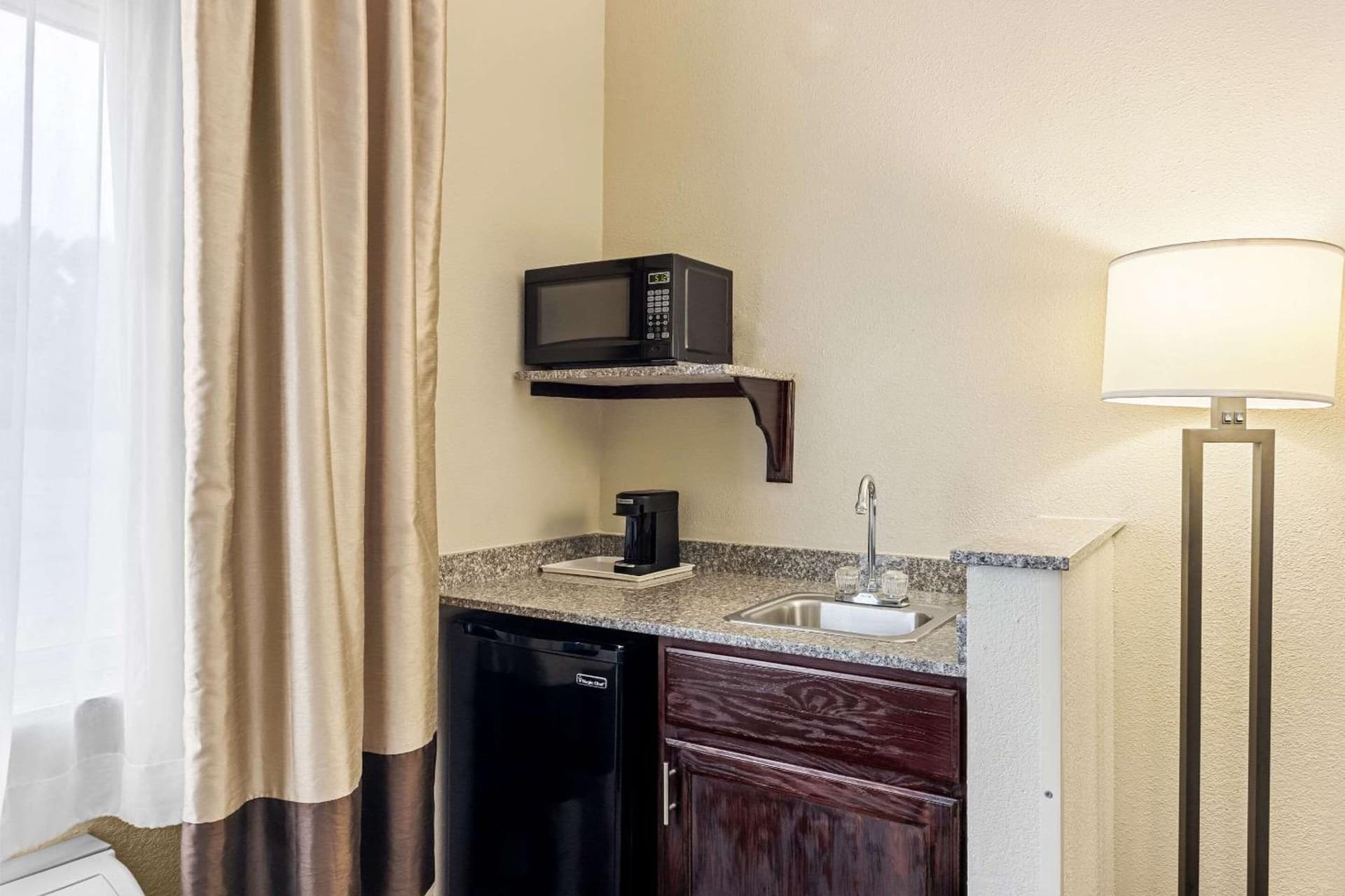 Comfort Inn & Suites Pueblo gallery photo in Pueblo, CO — image 81