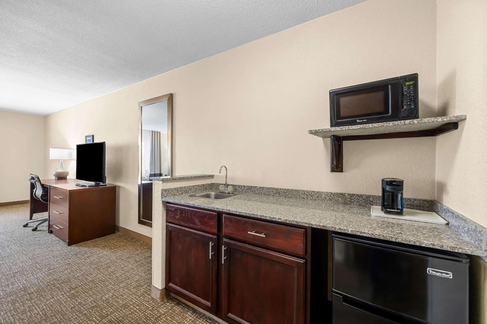 Comfort Inn & Suites Pueblo gallery photo in Pueblo, CO — image 59