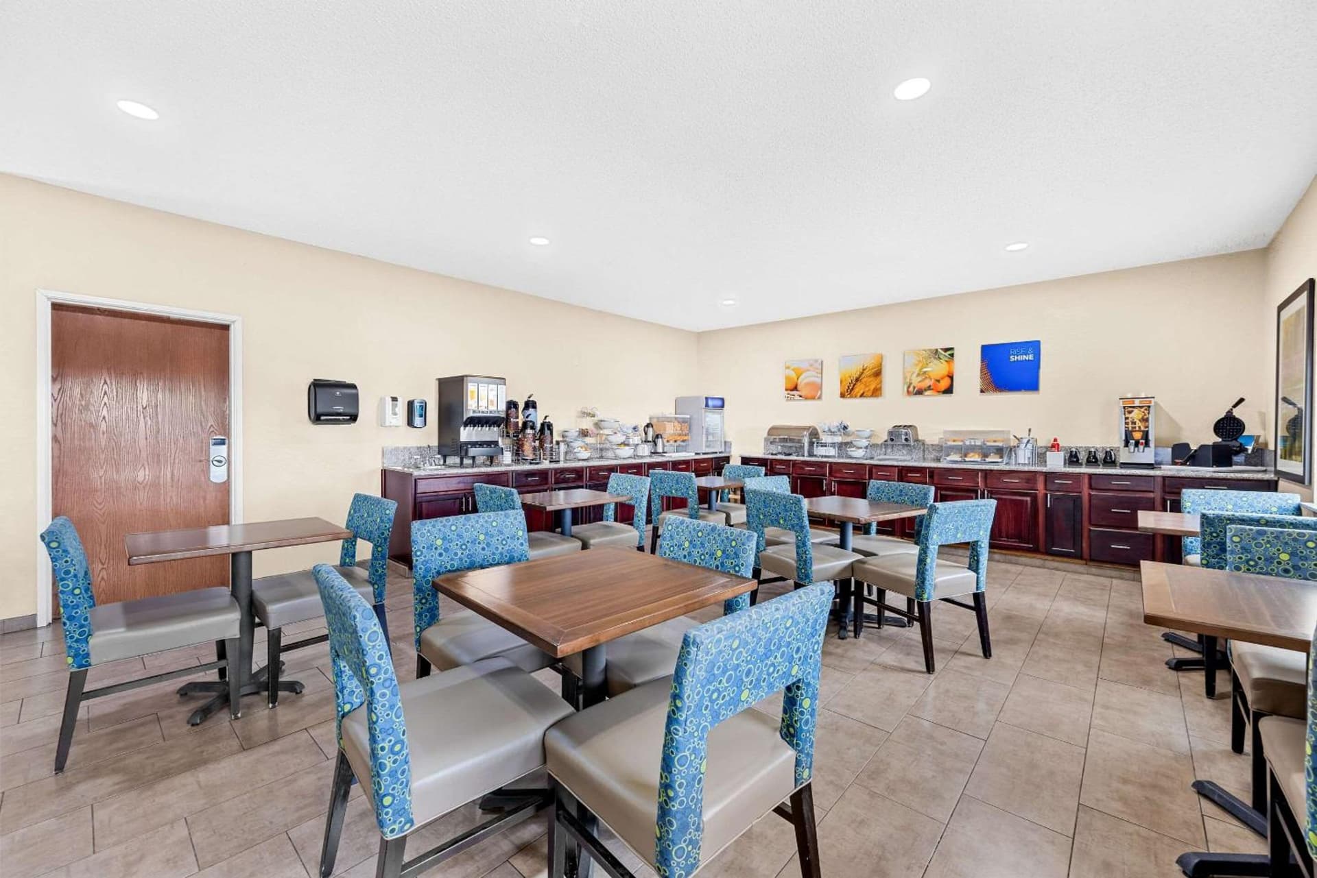 Comfort Inn & Suites Pueblo gallery photo in Pueblo, CO — image 62