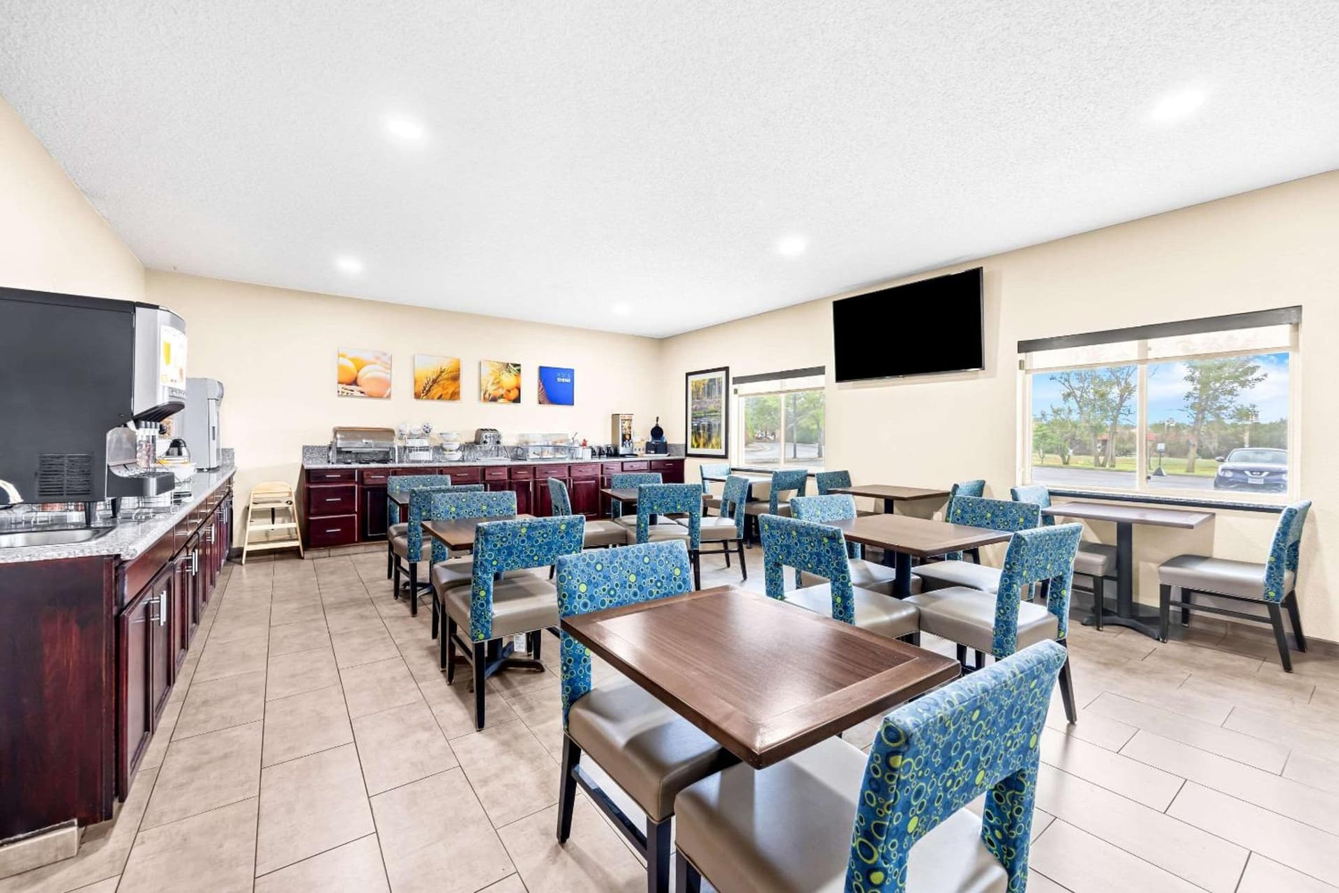 Comfort Inn & Suites Pueblo gallery photo in Pueblo, CO — image 72