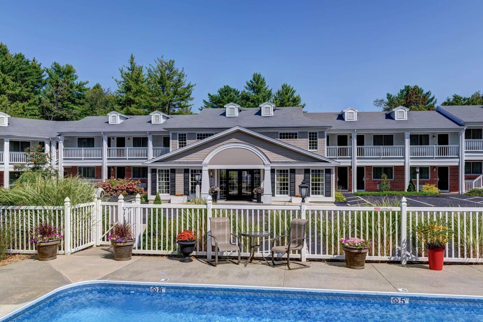 Port Inn & Suites Kennebunk, an Ascend Collection Hotel featured exterior or lobby in Kennebunk, ME — similar hotel