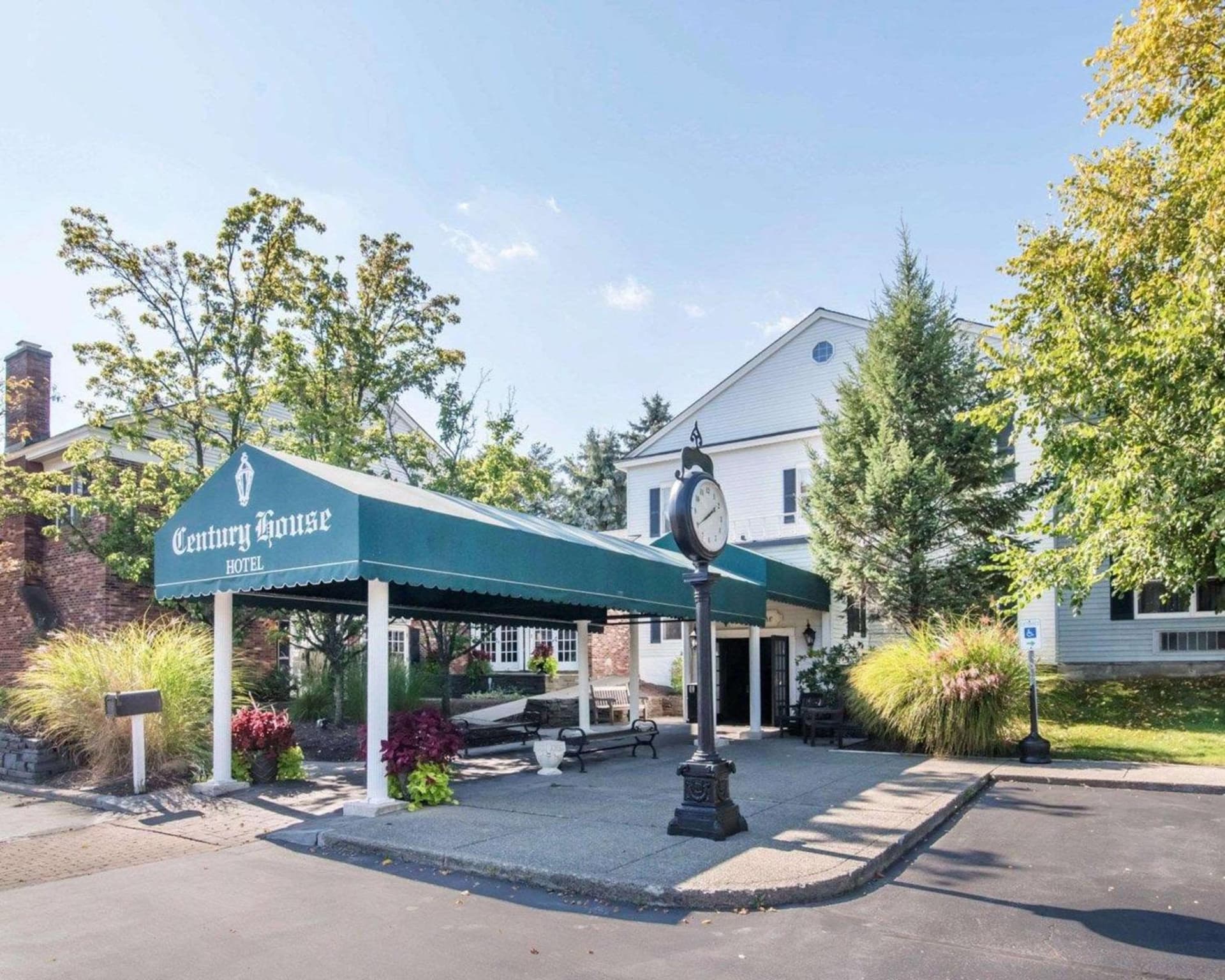 The Century House Latham - North Albany, an Ascend Collection Hotel featured exterior or lobby in Latham, NY — similar hotel