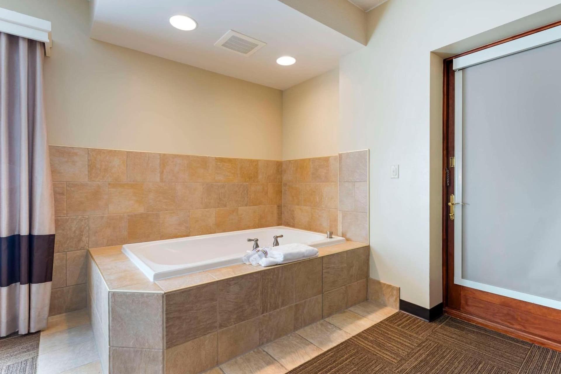 Lift Bridge Lodge, an Ascend Collection Hotel gallery photo in Duluth, MN — image 58